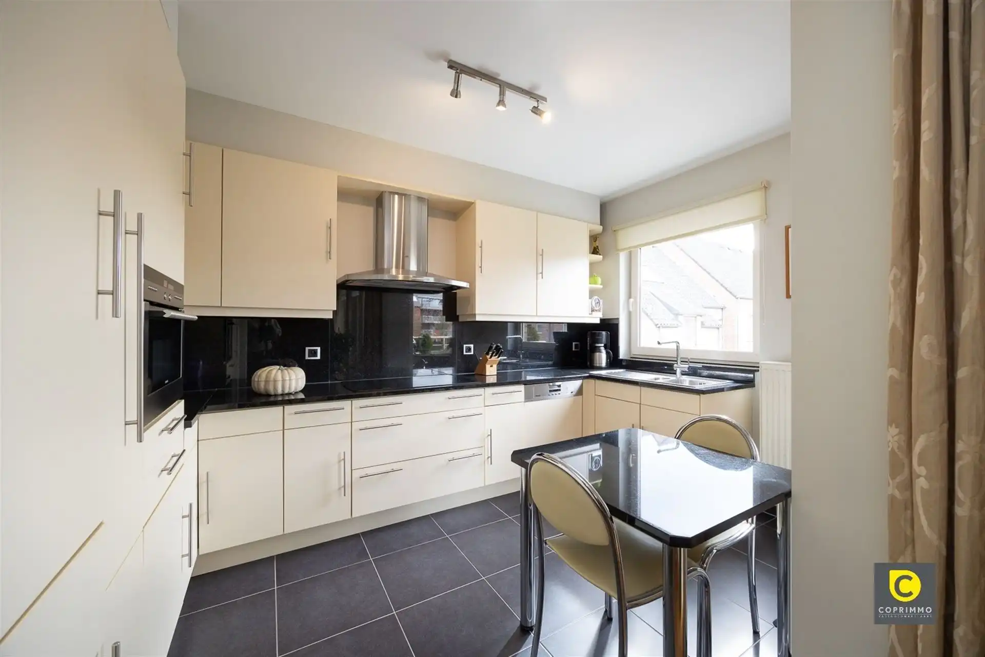 Ruim en verzorgd appartement  foto 5