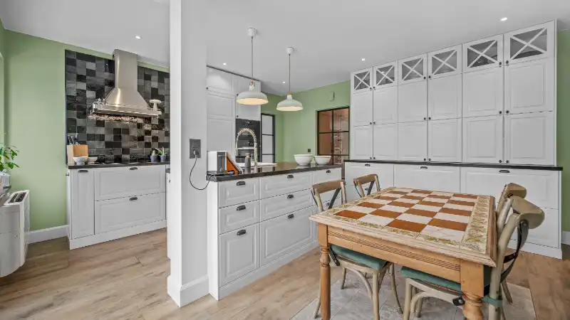 Ruime villa van 302m² op 36 are met zwembad en volledige onderkeldering foto 11