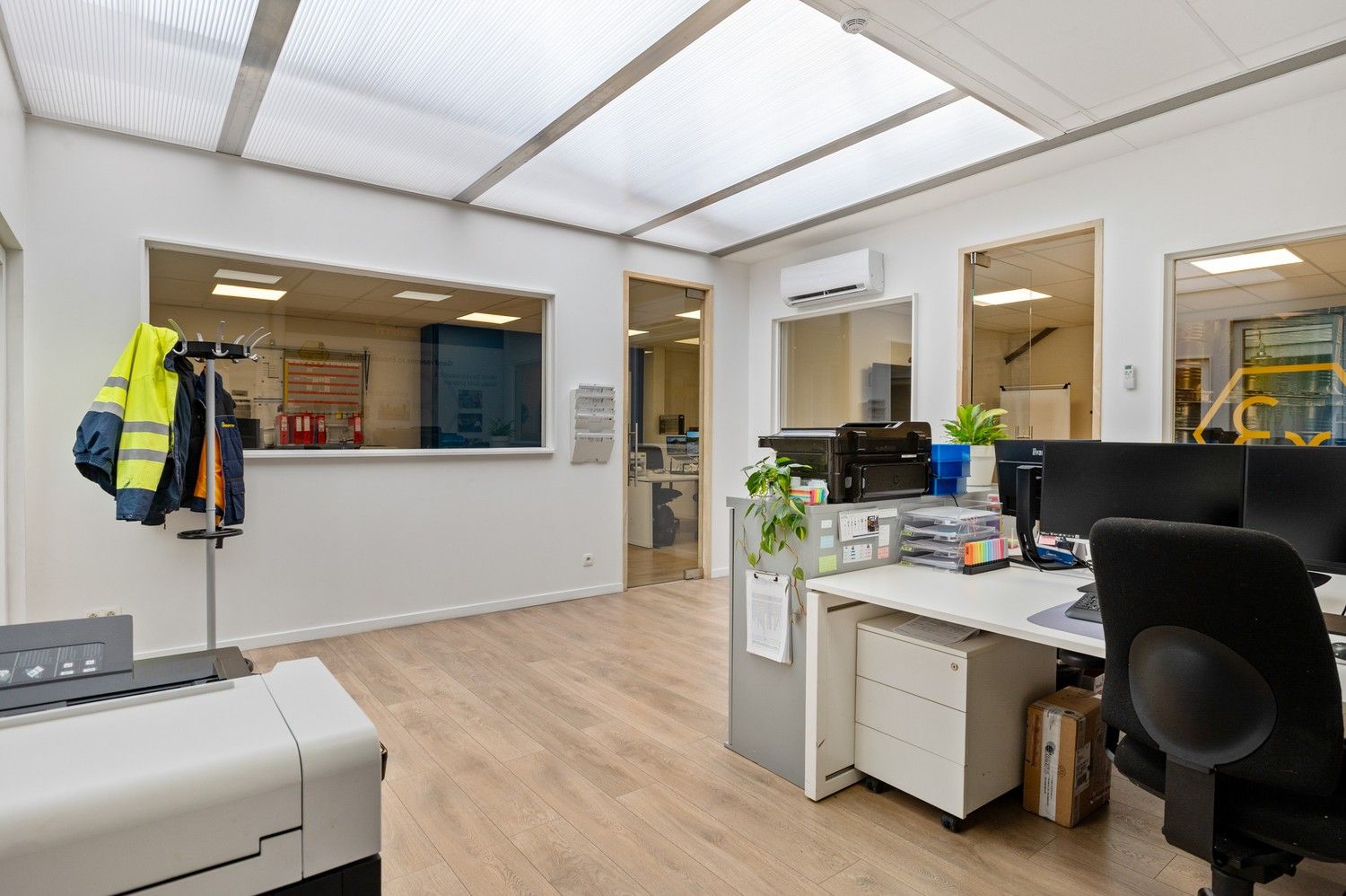 Functioneel magazijn met kantoorruimte en parkeergelegenheid op toplocatie! foto 14