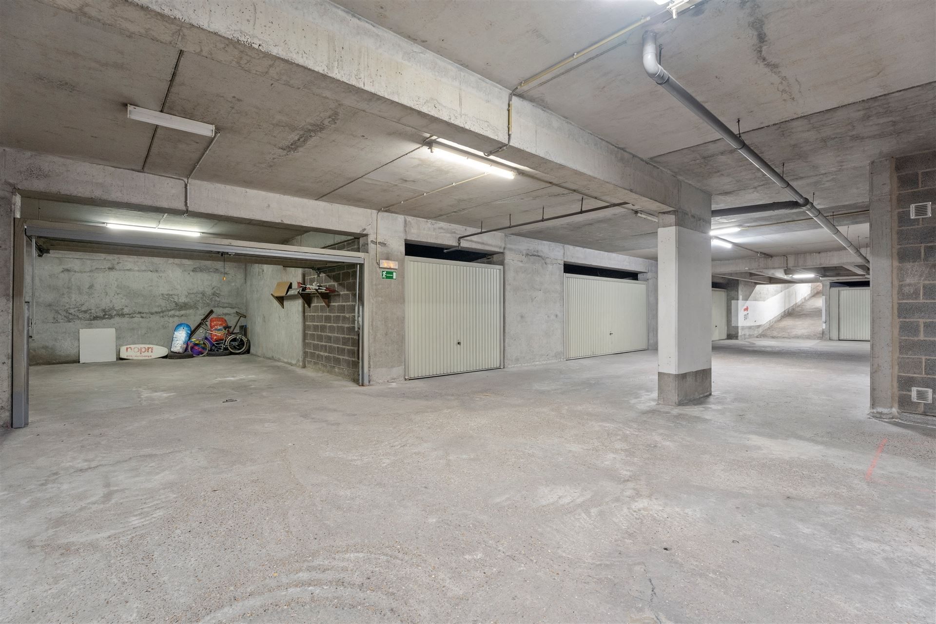 FRONTAAL ZEEZICHT / DUBBELE GARAGE foto 32