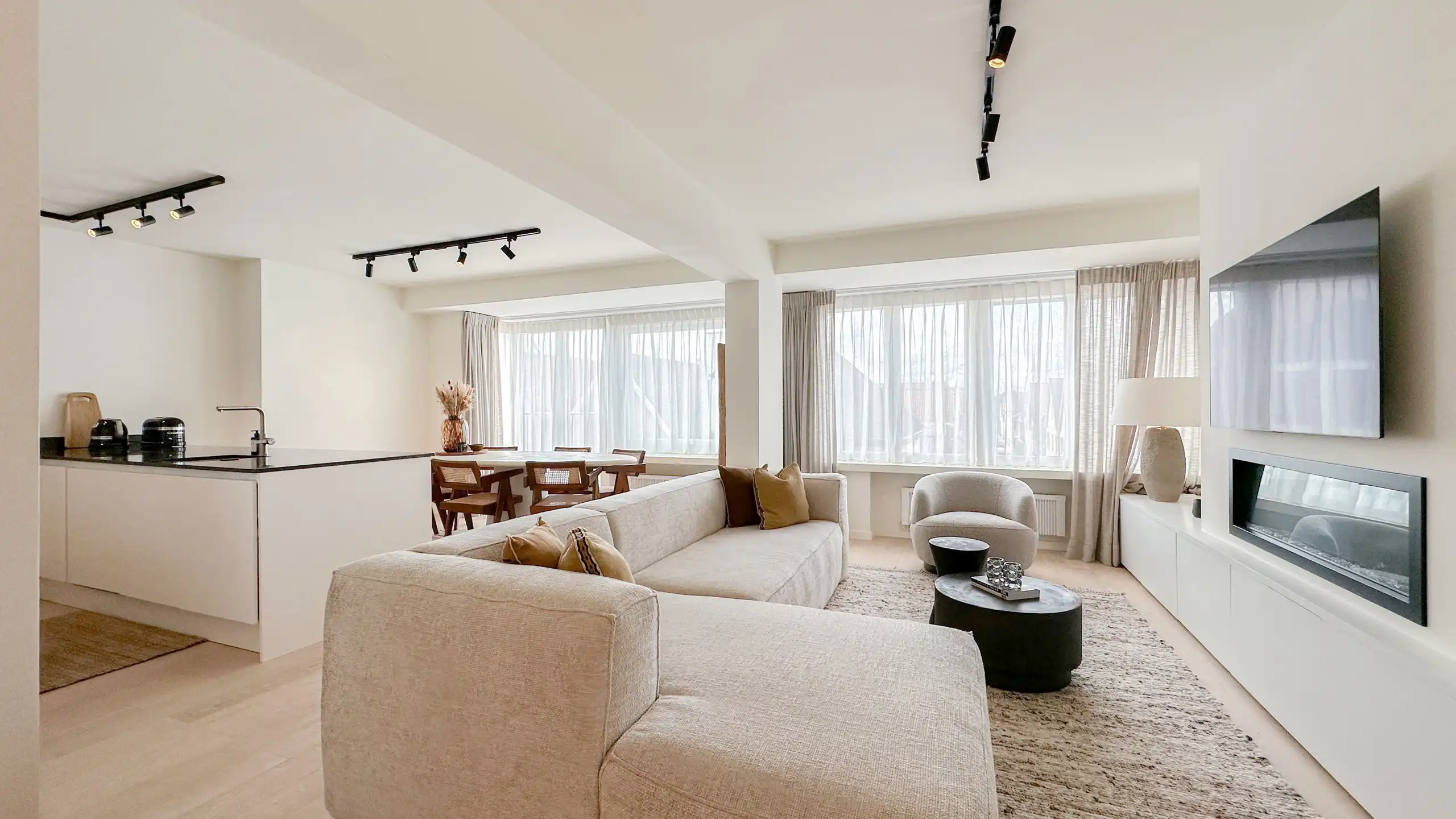 Ruim en lichtrijk 3-slpk. appartement nabij Groentenmarkt foto 5