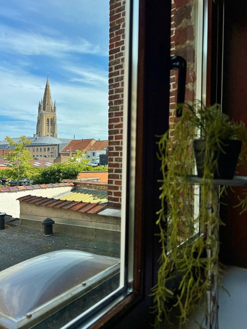 Verzorgde rijwoning in Ieper centrum met gezellige koer.  foto 12