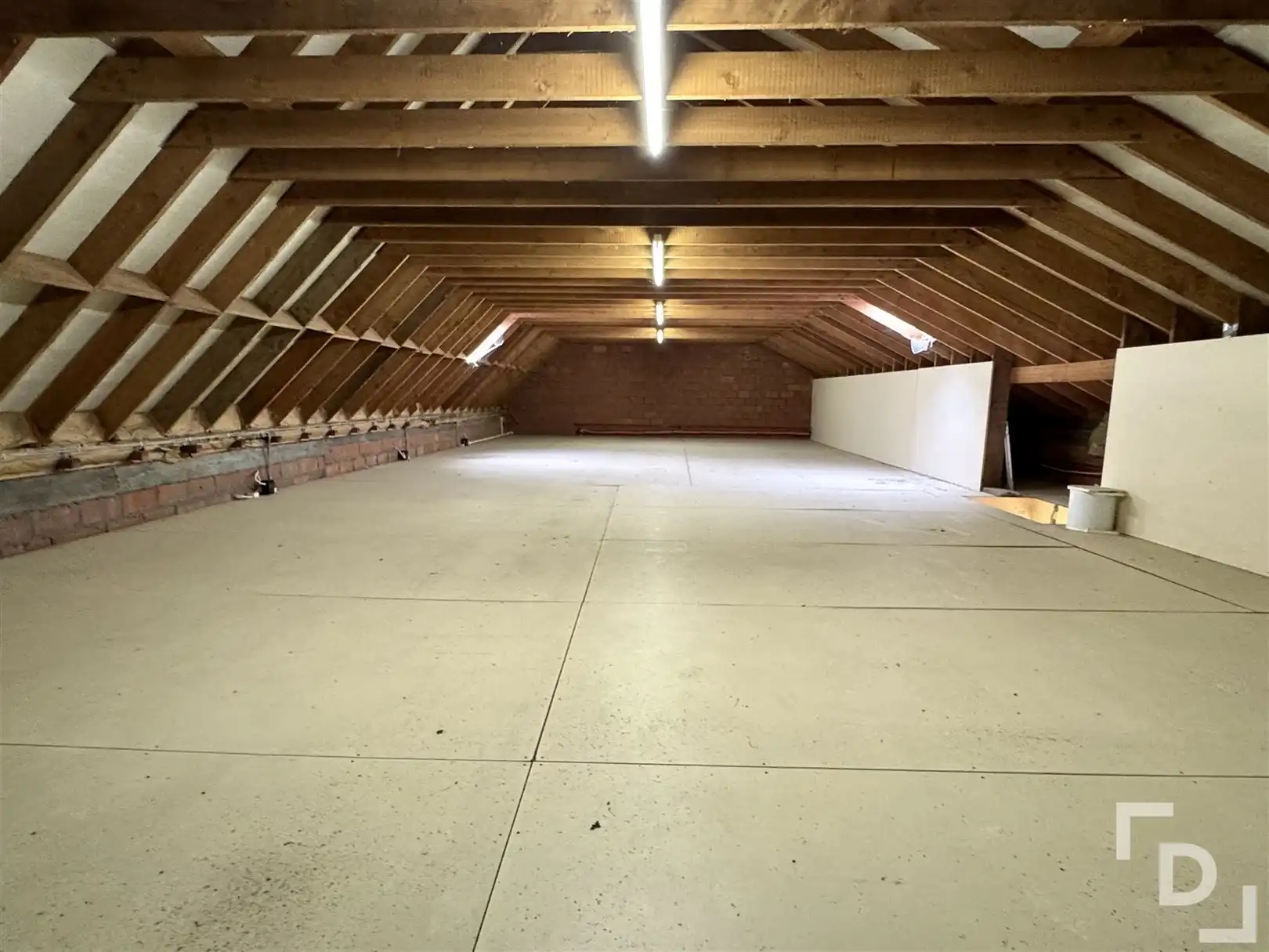 Ruime handelszaak met woonst & verhuurd appartement te koop in Poelkapelle. foto 54