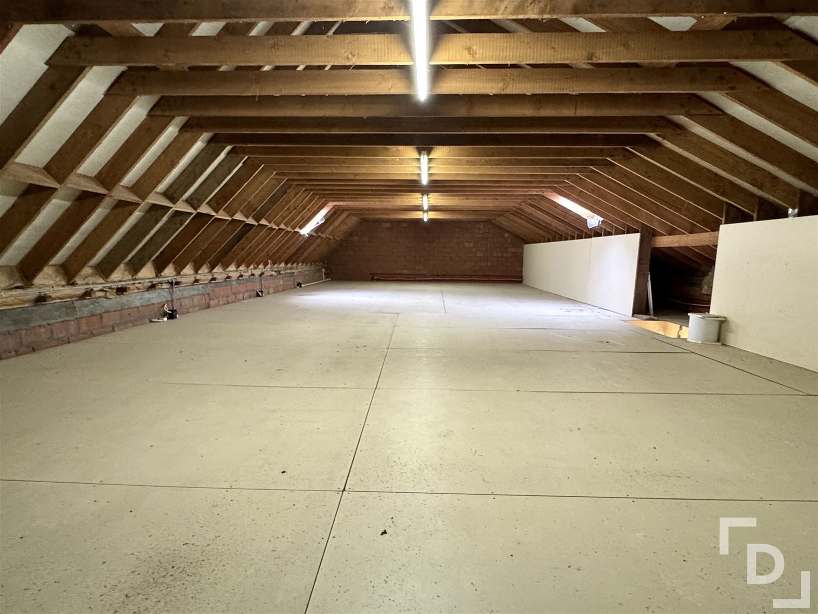 Ruime handelszaak met woonst & verhuurd appartement te koop in Poelkapelle. foto 54