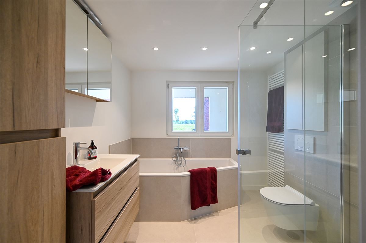 Mooi gerenoveerde woning met tuin en polderzicht foto 18