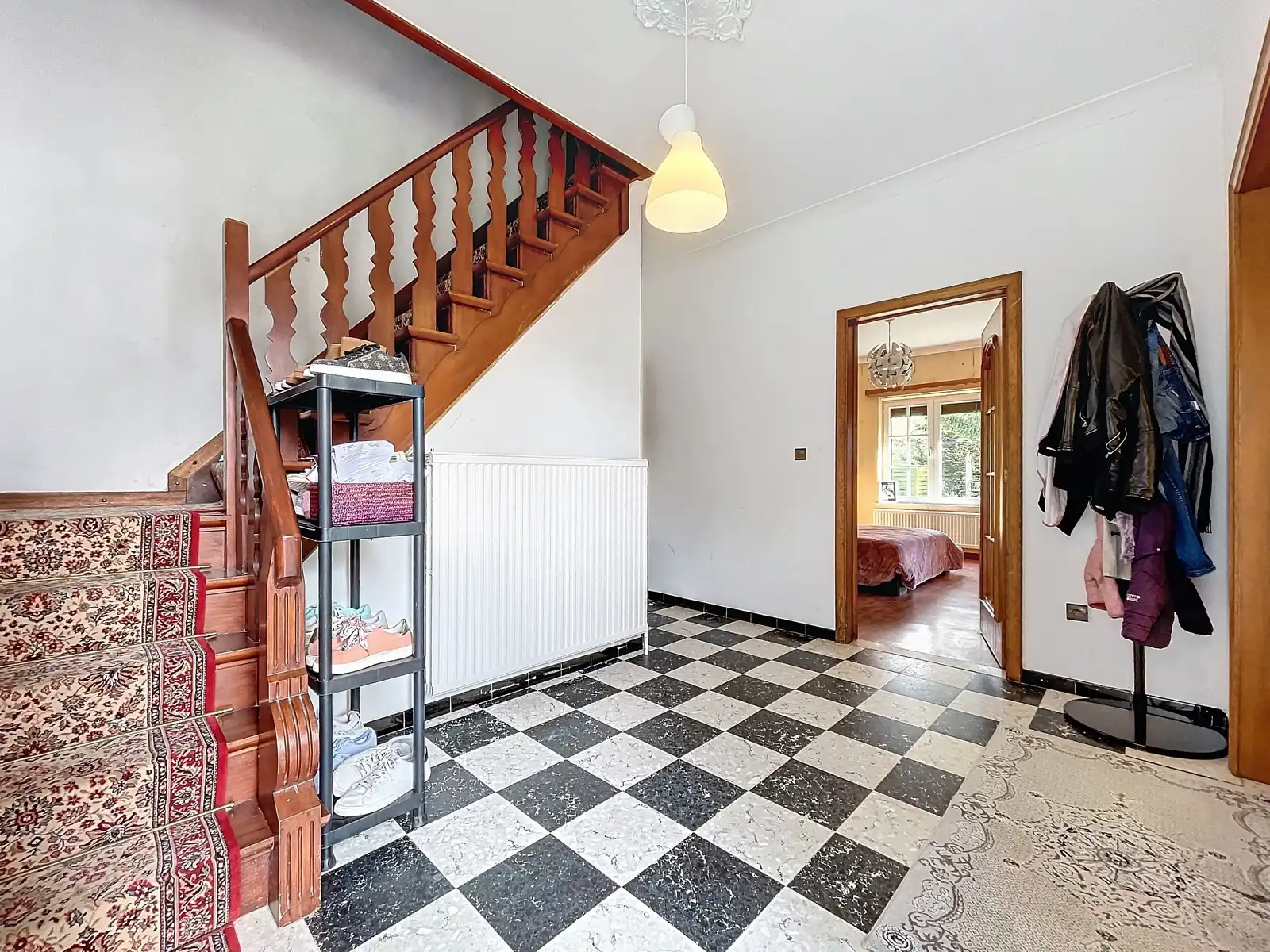 Zeer ruim huis met praktijk/pol. ruimte op terrein van 40a. foto 9