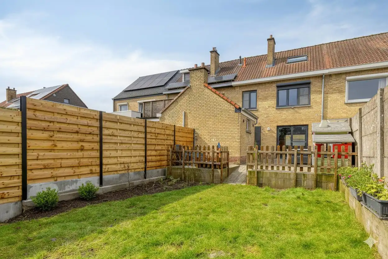 Instapklare gezinswoning met gezellige tuin in Torhout foto 14