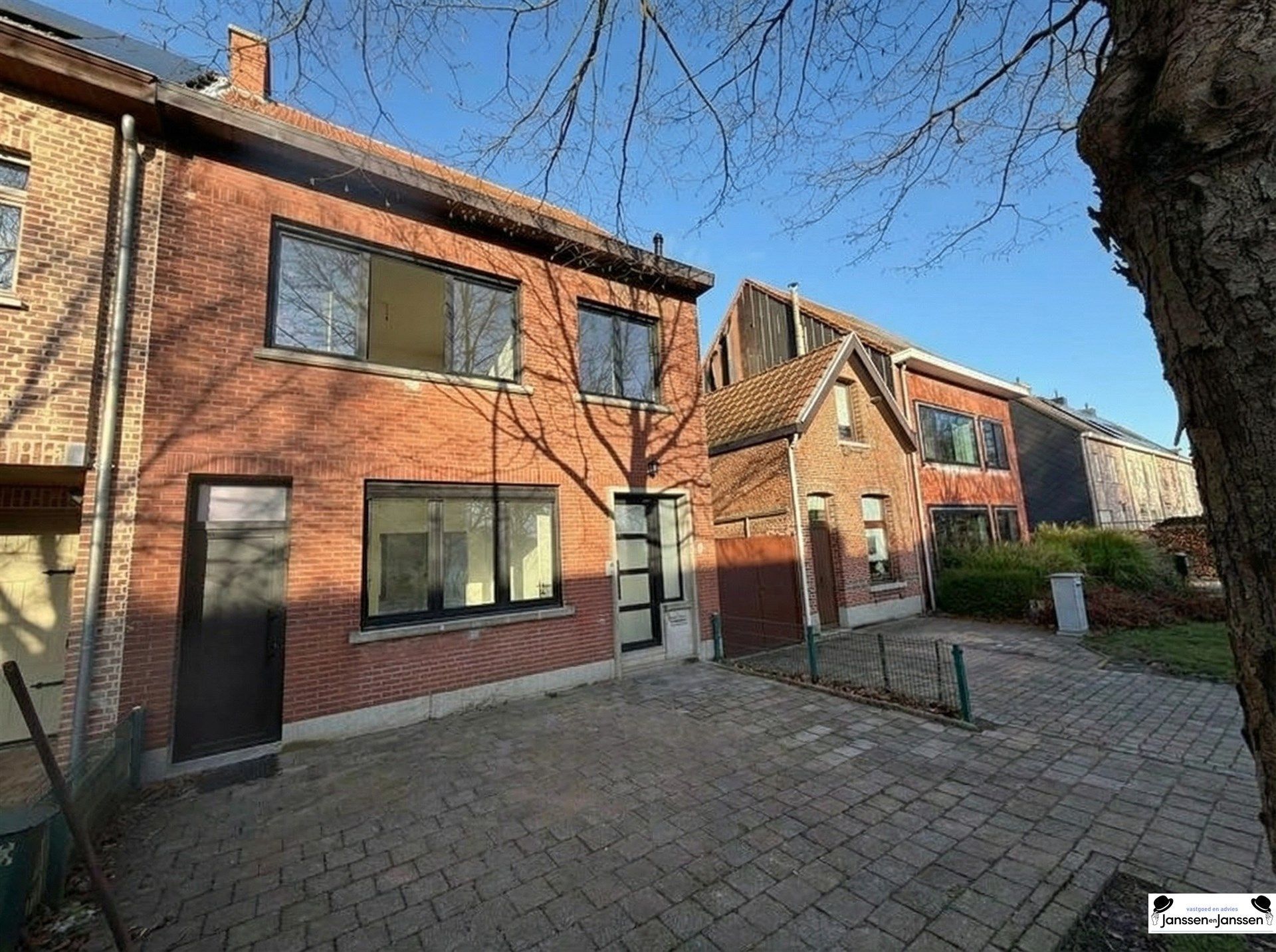 Hoofdfoto van de publicatie: Instapklare woning met 4 slaapkamers, 2 badkamers, rustig gelegen