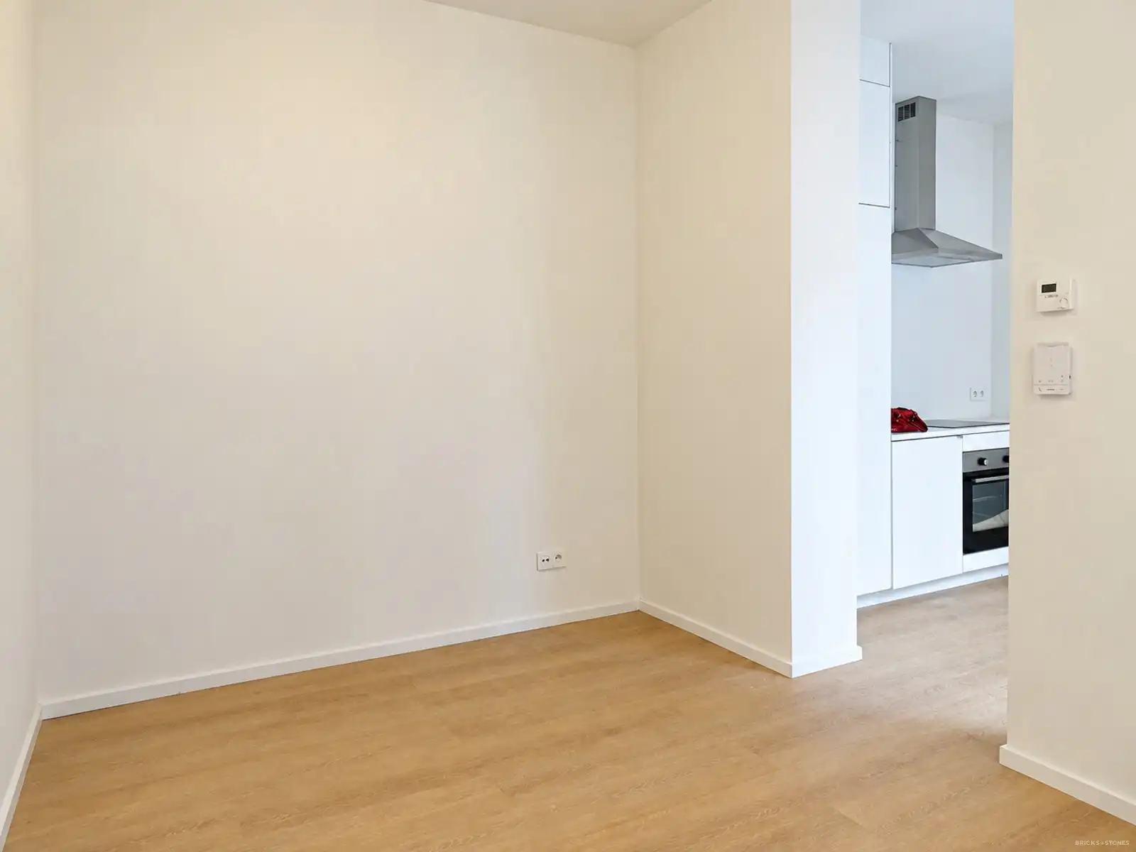 Smaakvol gerenoveerd commercieel gelijkvloers foto 3