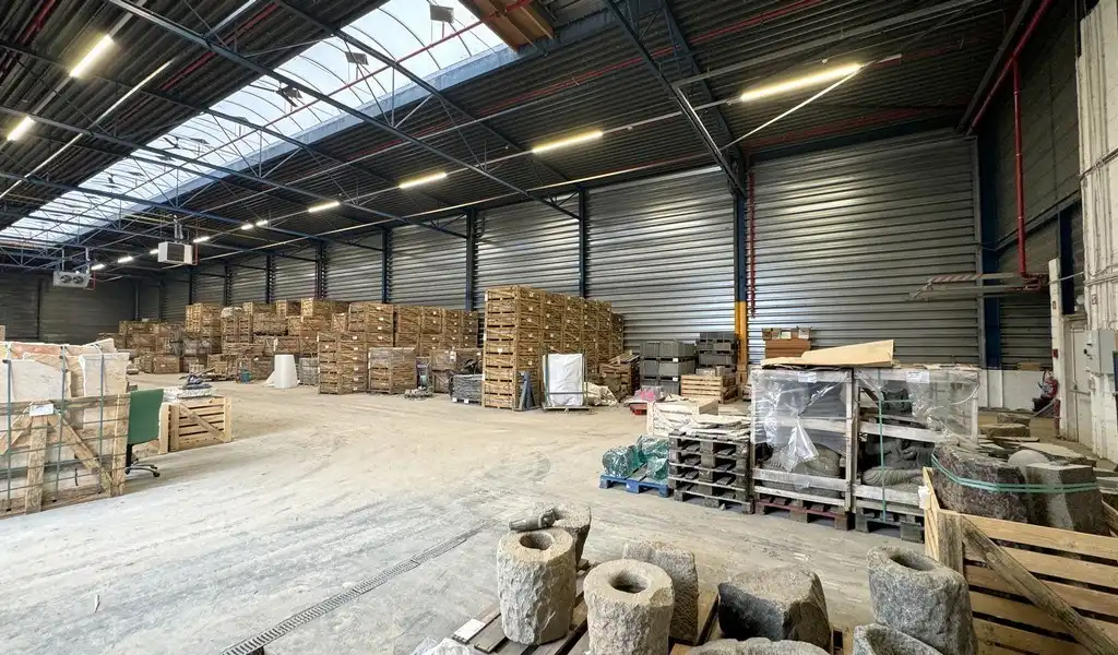 Logistieke loods met kantoren te huur in Bornem foto 10
