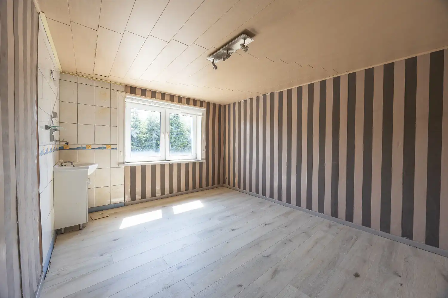 Te renoveren woning met 3 slaapkamers foto 12