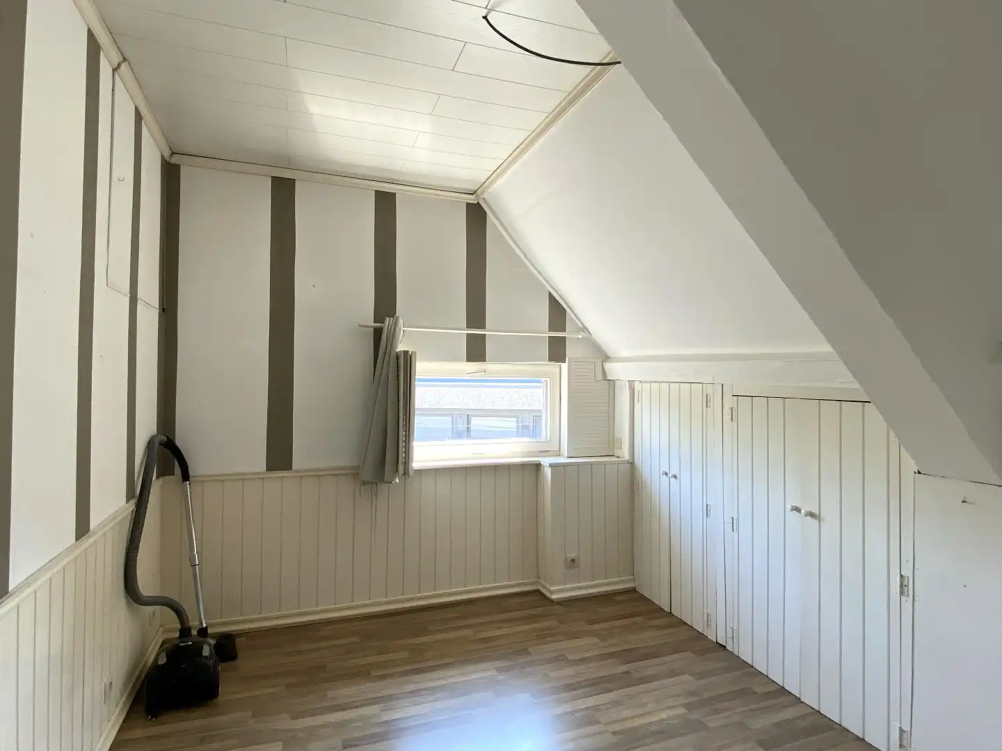 CHARMANTE ALLEENSTAANDE WONING MET 3 SLPKS EN TUIN  foto 11
