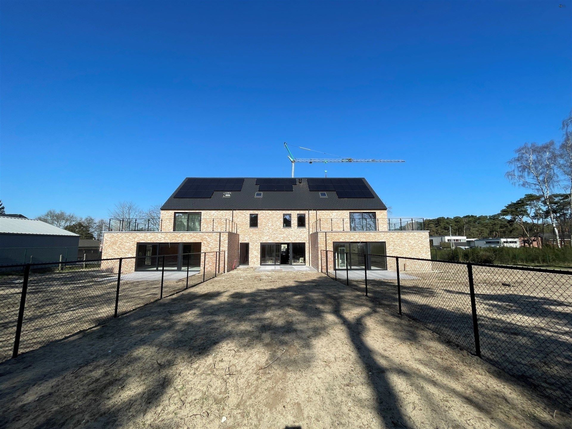 Ruime woning met 3 a 5 slaapkamers foto {{pictureIndex}}