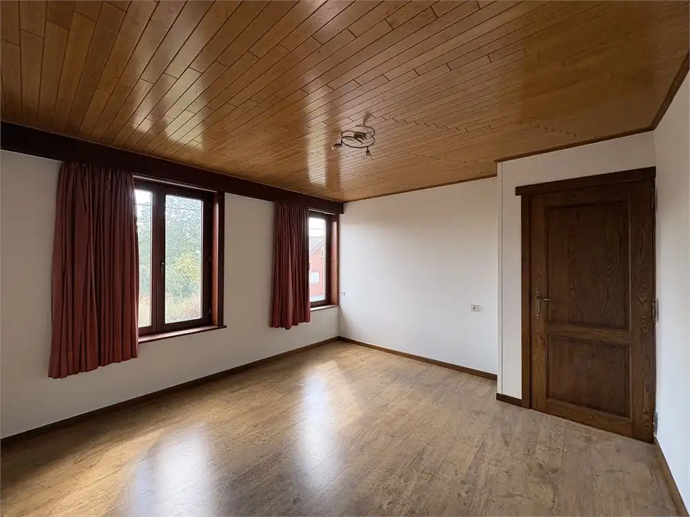 Lichtrijke gezinswoning met 4 slaapkamers + garage foto 11