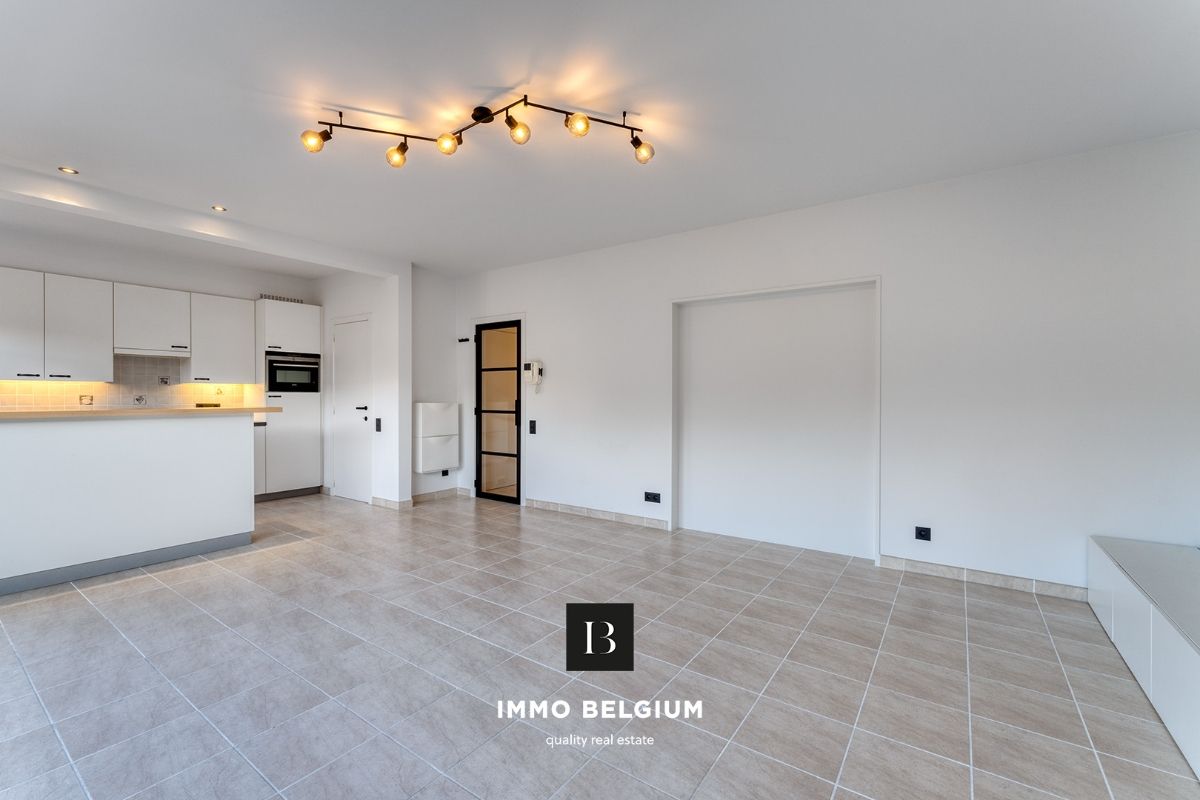 Mooi gerenoveerd appartement met tuintje nabij het centrum foto 5