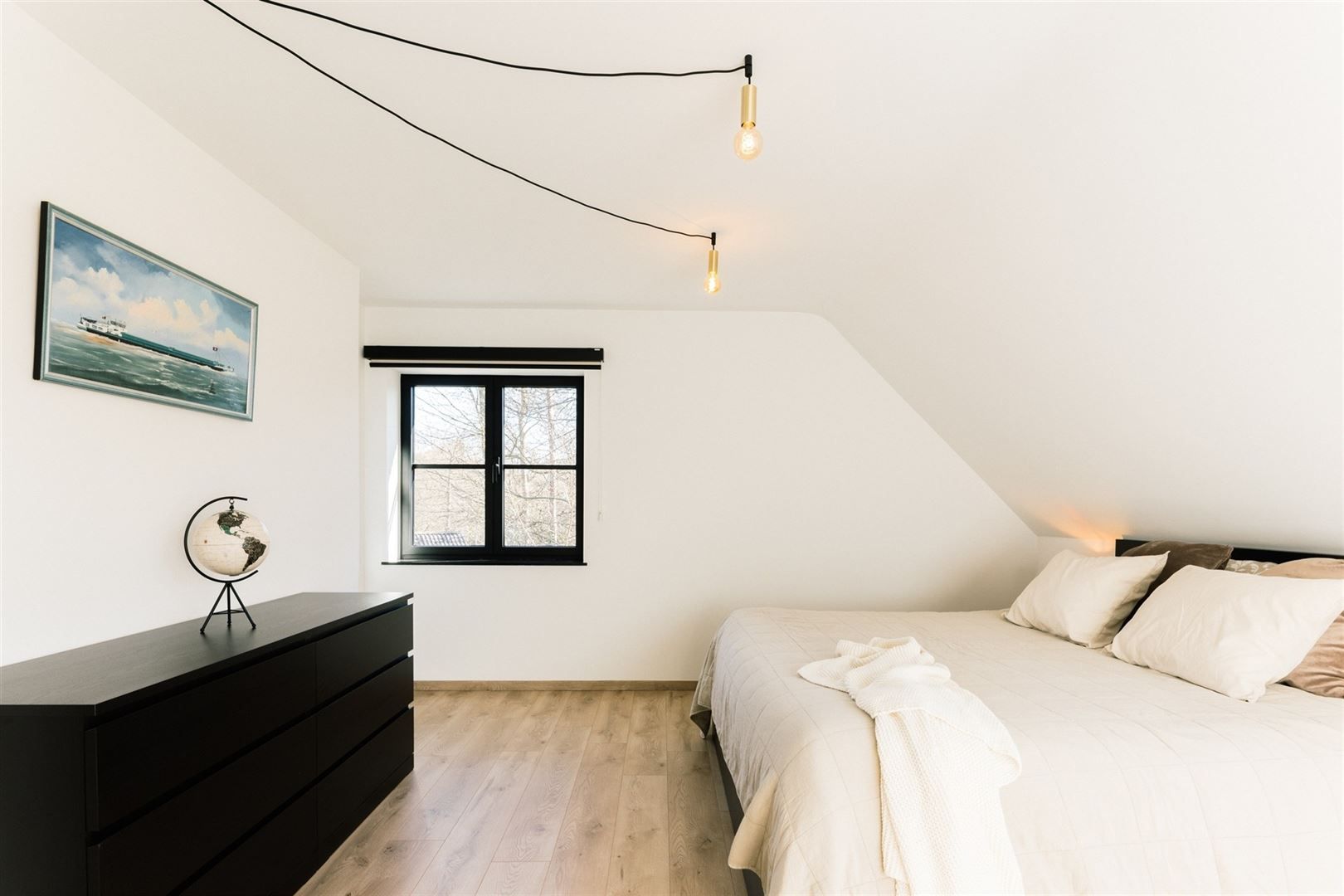 Eigentijdse luxe half open woning in een rustige setting foto 29