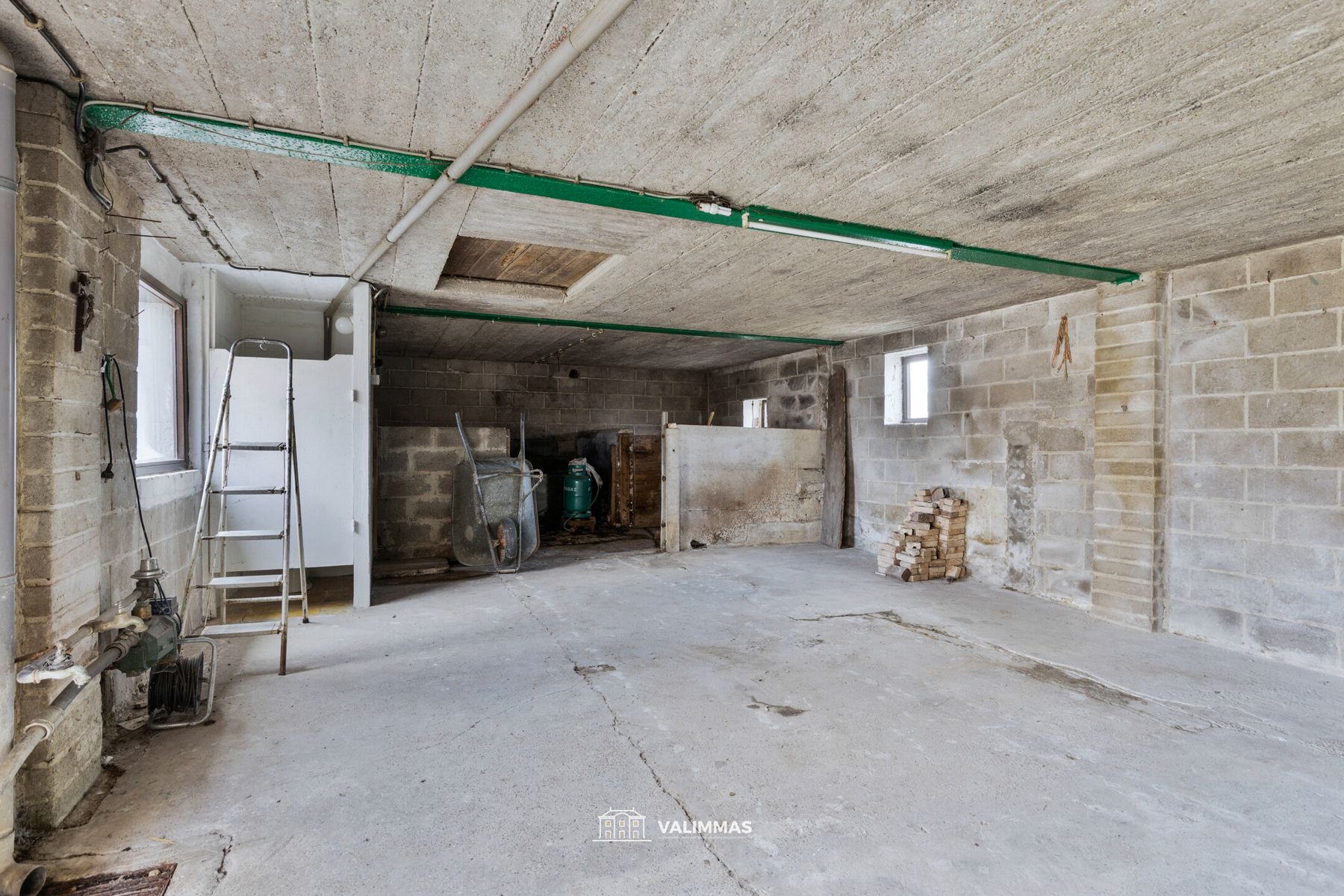 Landelijk gelegen hoeve op 40 are, met bijgebouwen en weide foto 17