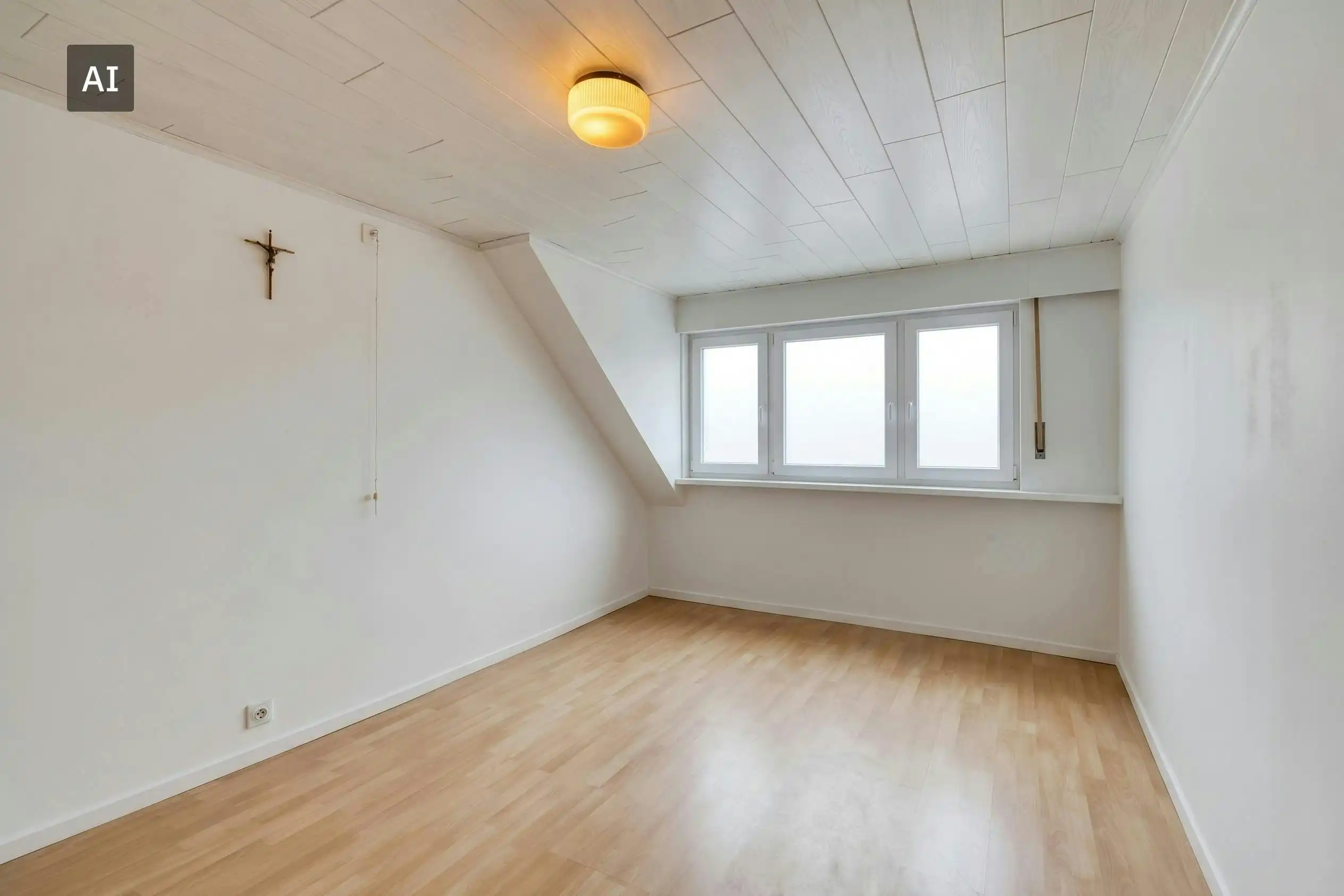 Huis te koop in Woesten met 3 kamers, garage en tuin foto 15