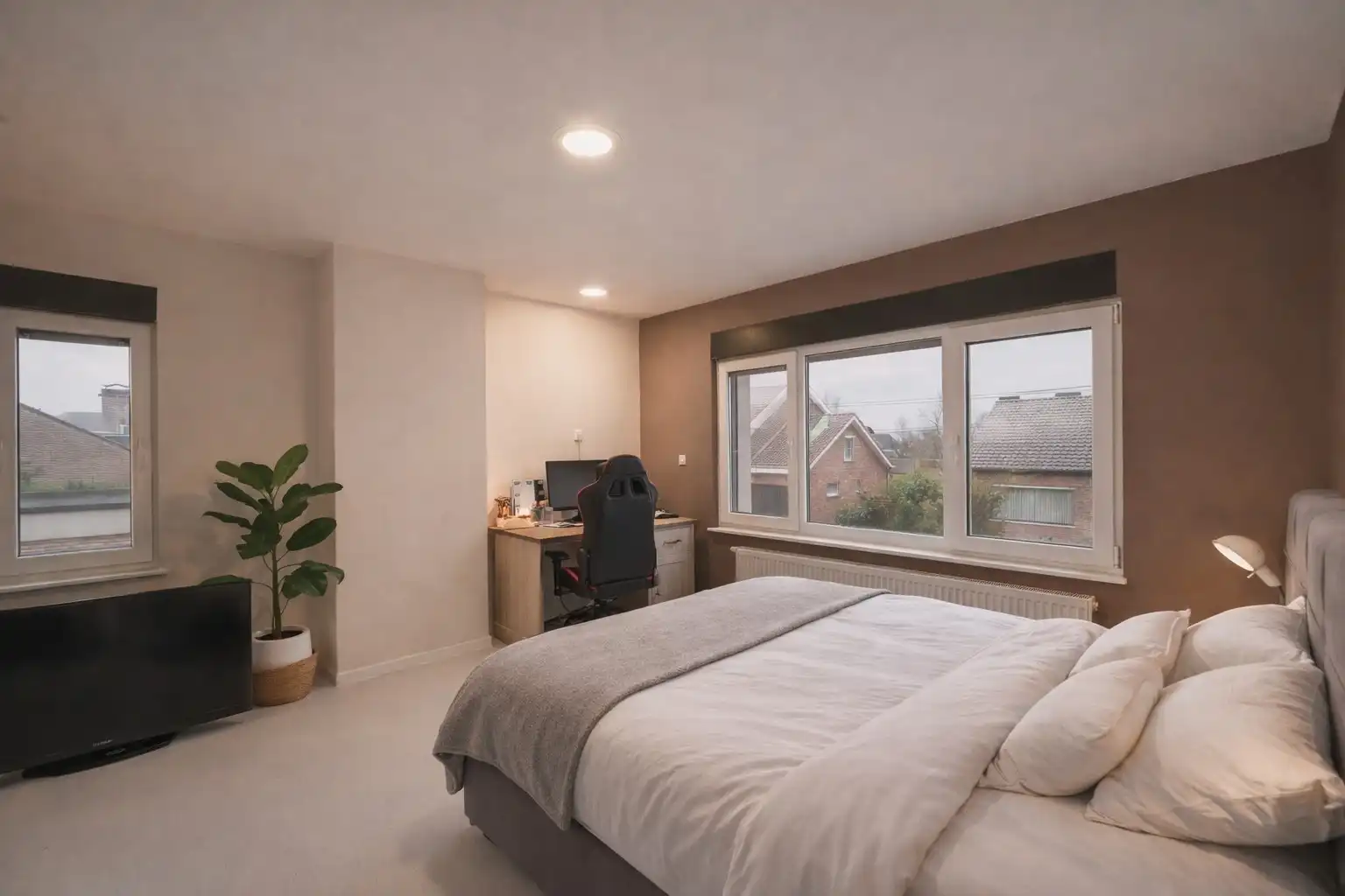 Instapklare, gerenoveerde woning in een rustige buurt met grote zonnige tuin foto 17