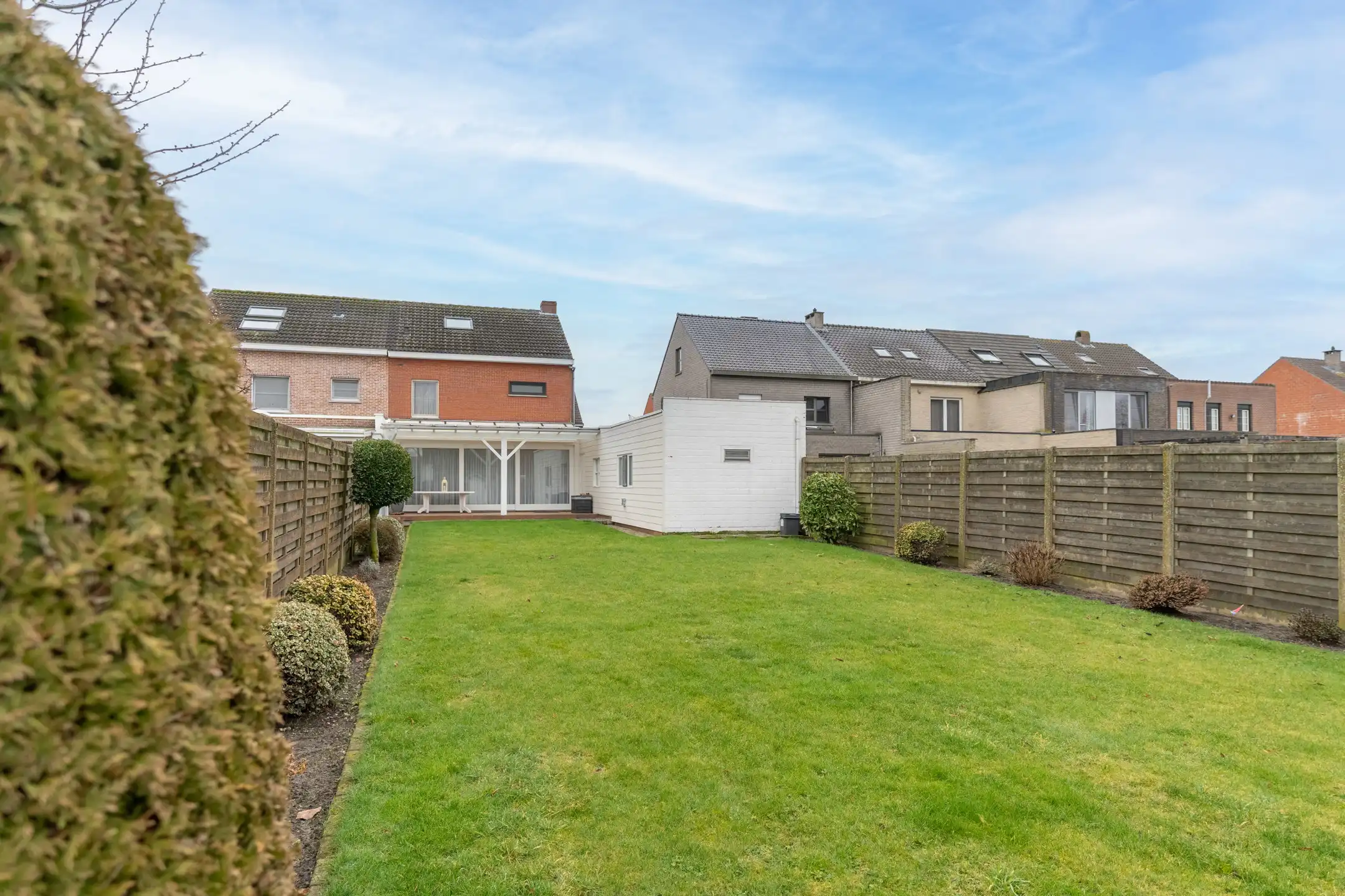 Gunstig gelegen woning met 3 slpks en garage op  505 m² foto 3