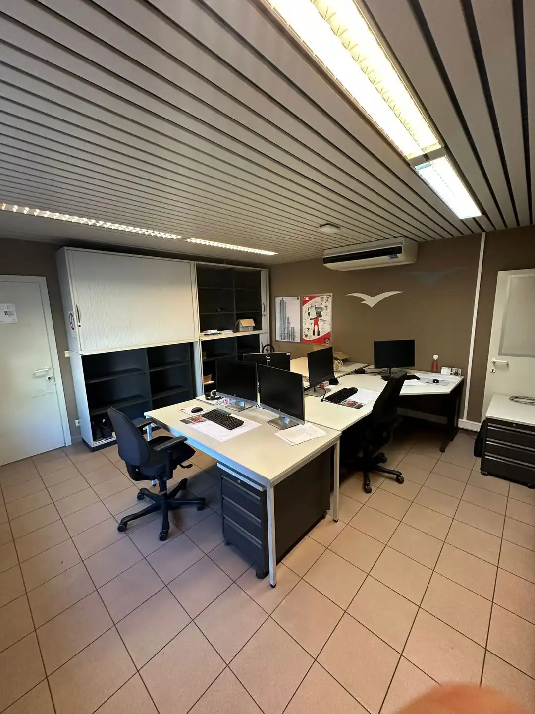 Te Huur Industriele Site: Kantoren en Magazijn te Verrebroek foto 14