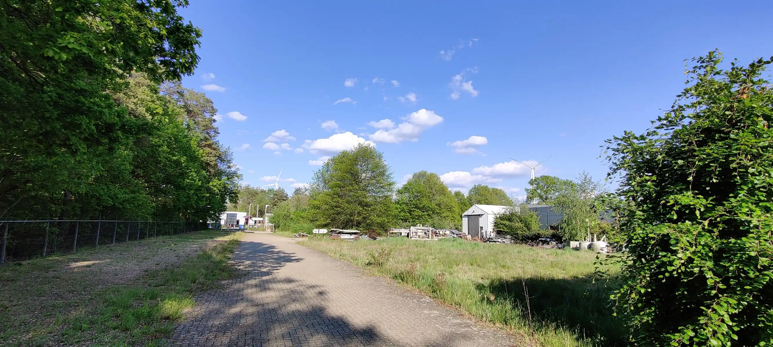 Industriegrond circa 25500 m² met bedrijfsgebouw en loods foto 7