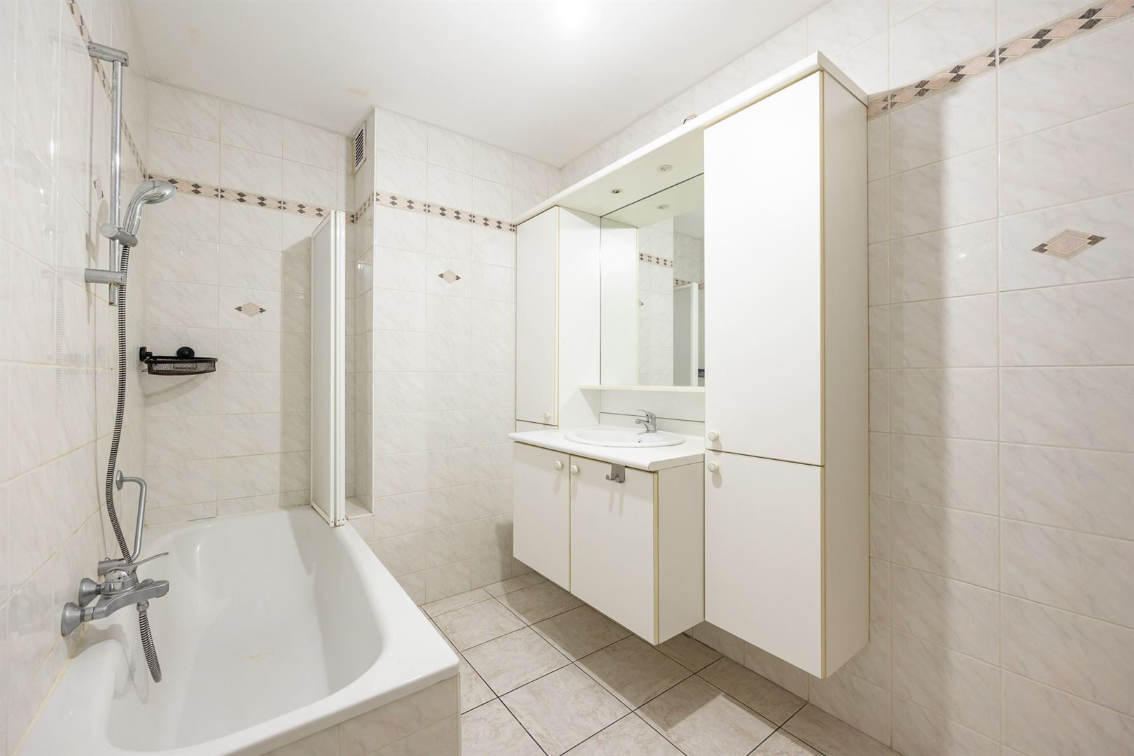 Goed gelegen appartement. Instapklaar! foto 10