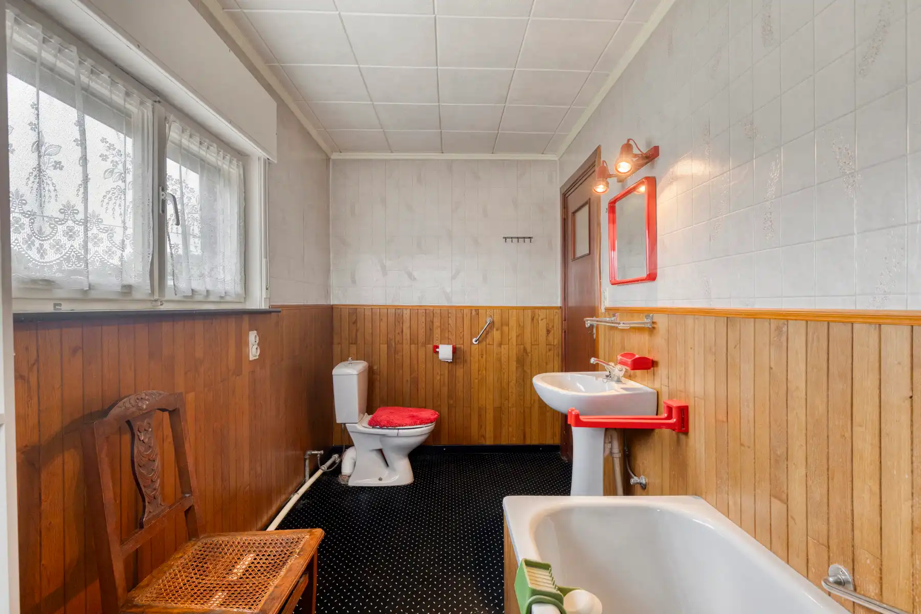 Te renoveren HOB met 3 slpk, garage en veel potentieel foto 15