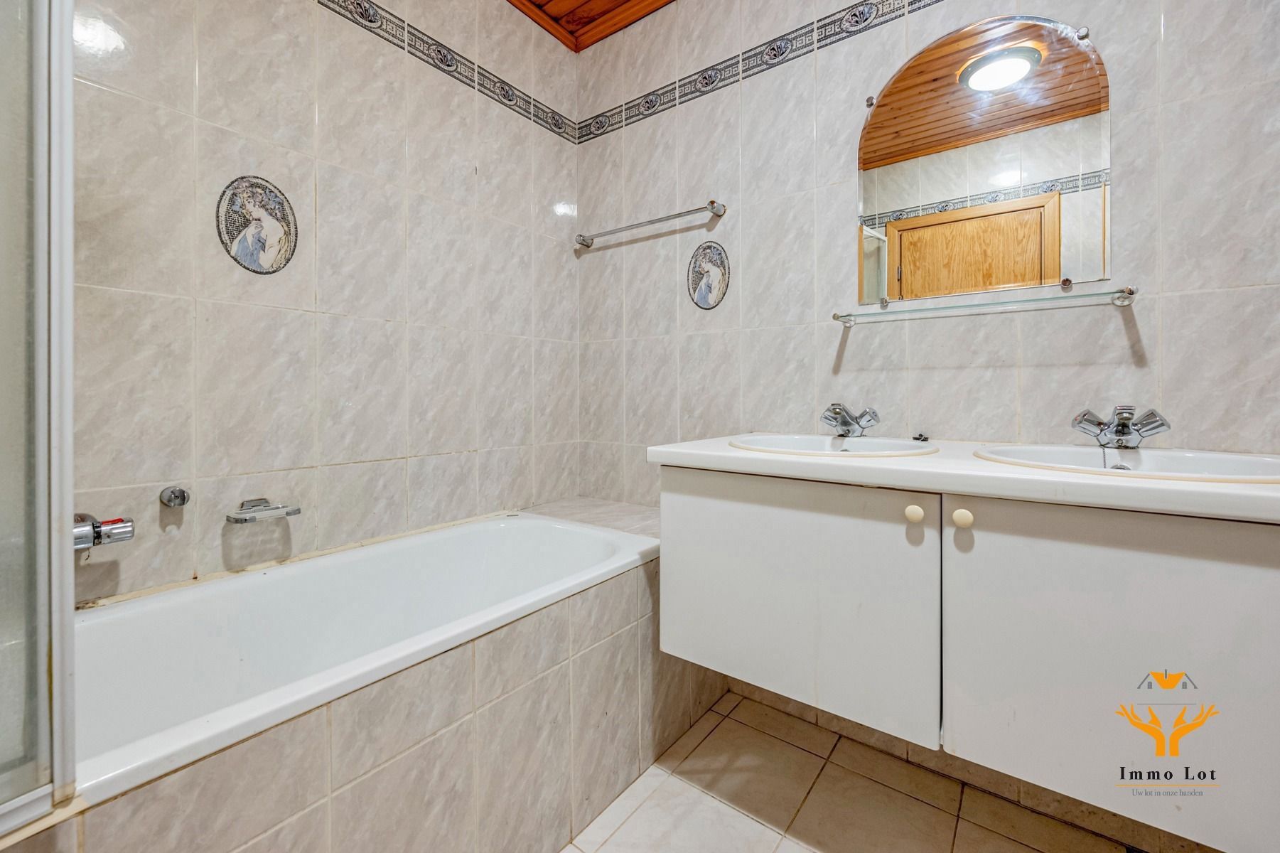 Licht op te frissen appartement op toplocatie foto 9