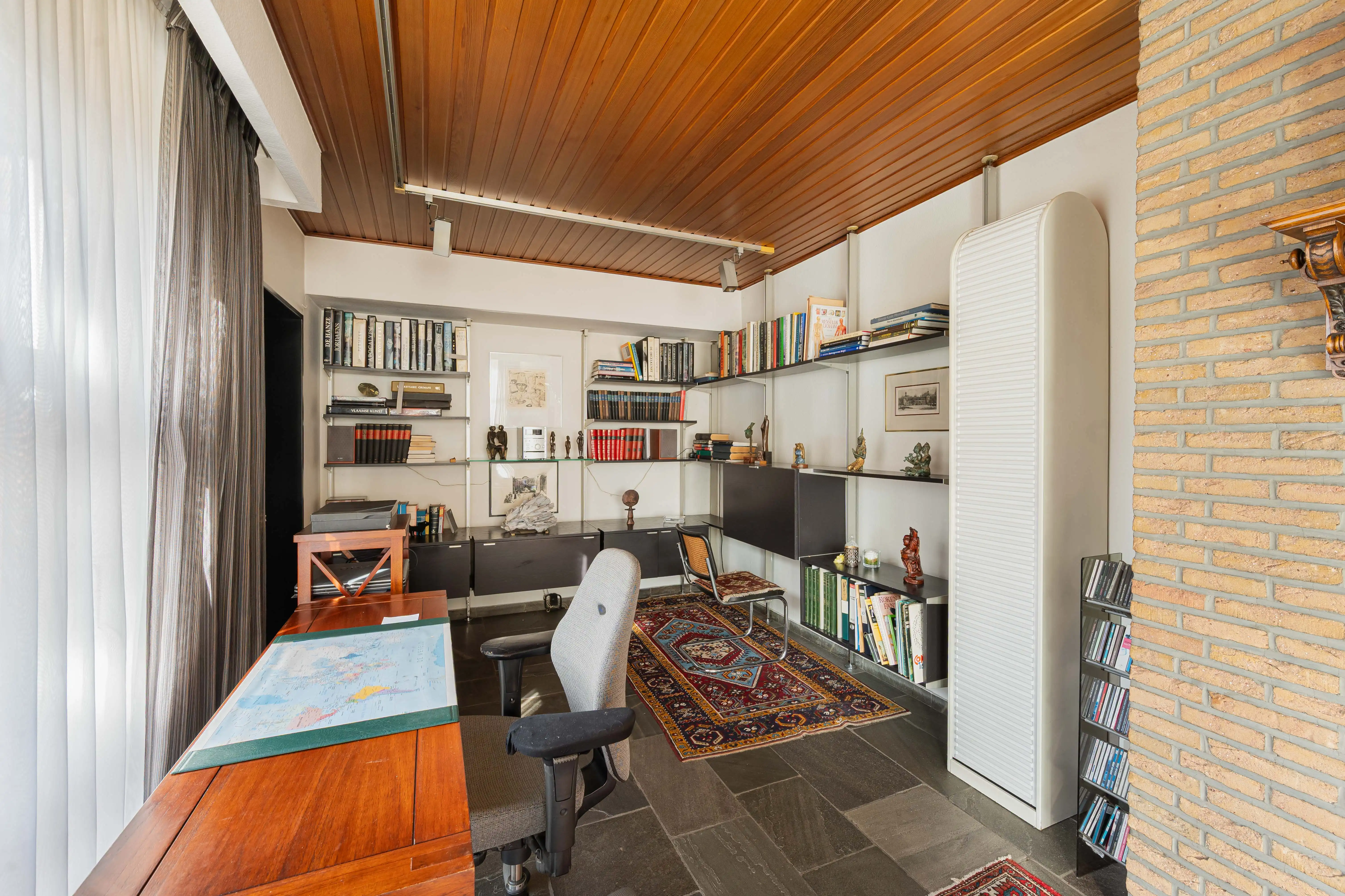 Te moderniseren karaktervolle woning op centrale locatie! foto 6