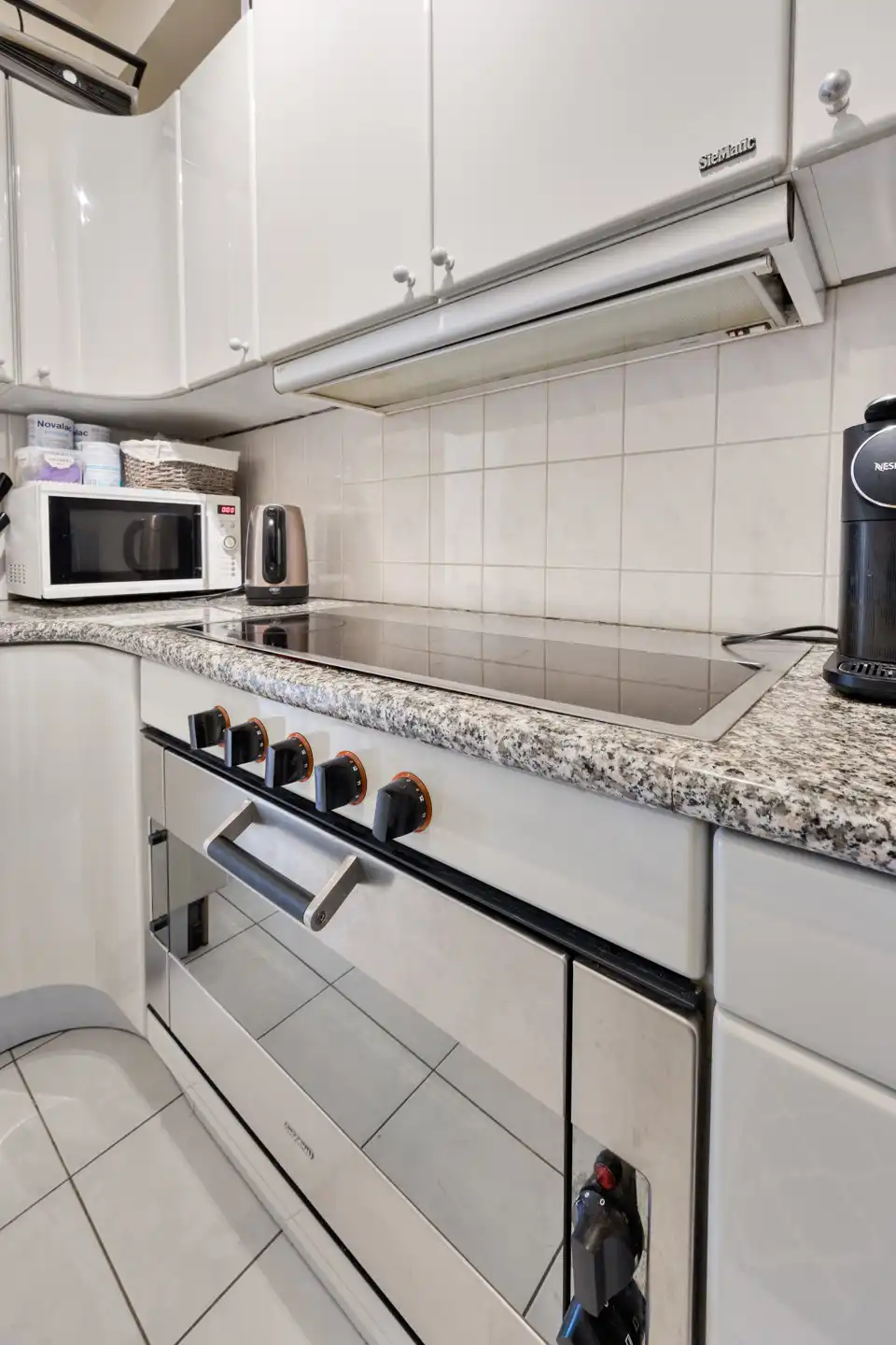 Opbrengsteigendom met 3 verhuurde appartementen nabij stad  foto 10