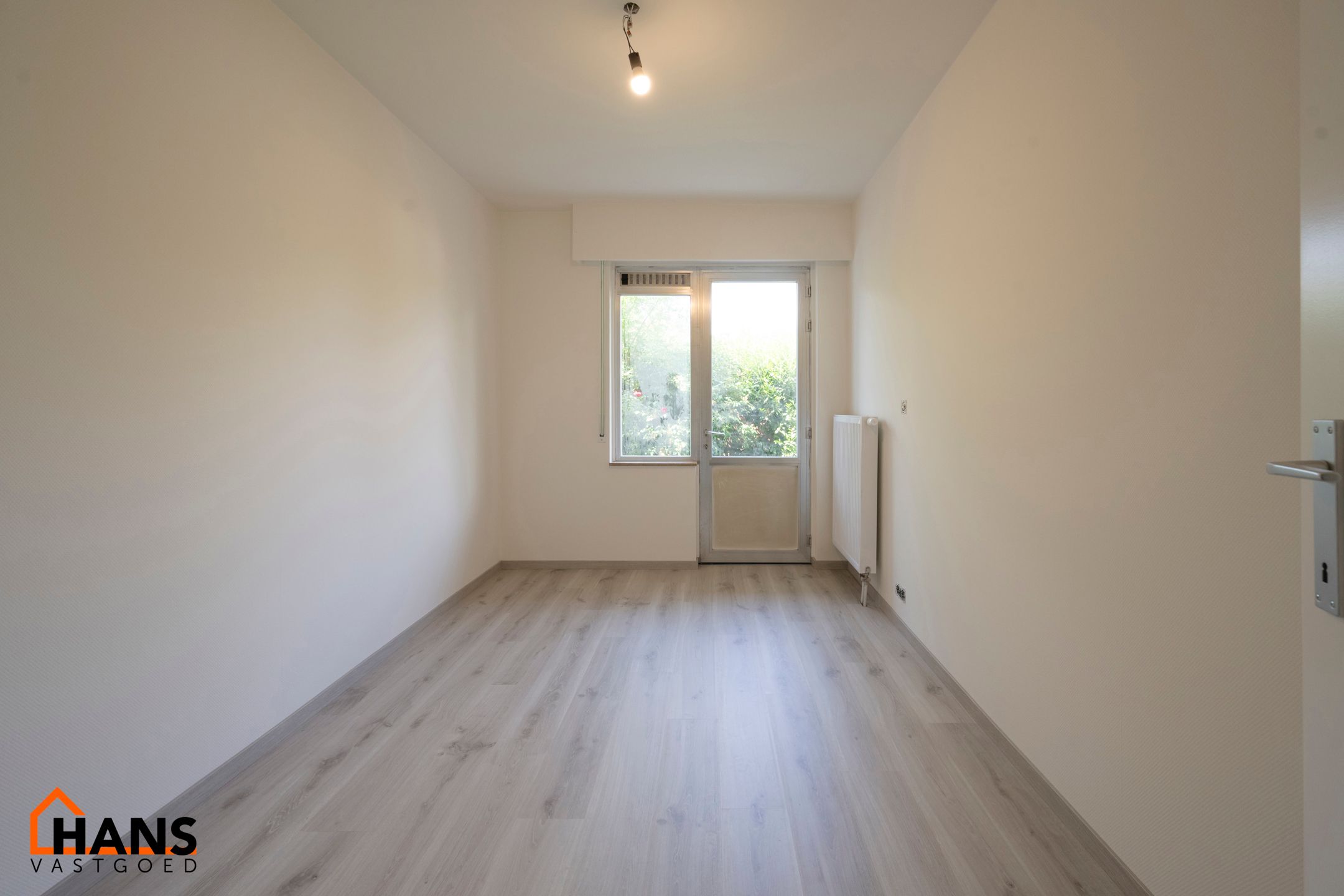 Gerenoveerd gelijkvloers appartement met tuin foto 9