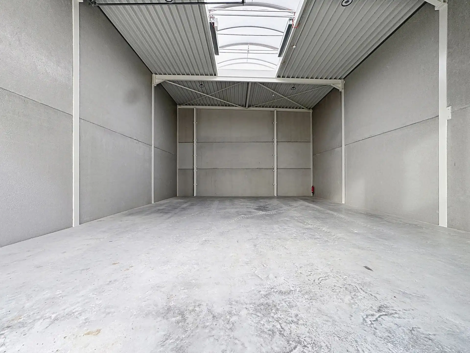 Nieuw magazijn van ±155 m² te huur – Strategische ligging foto 14