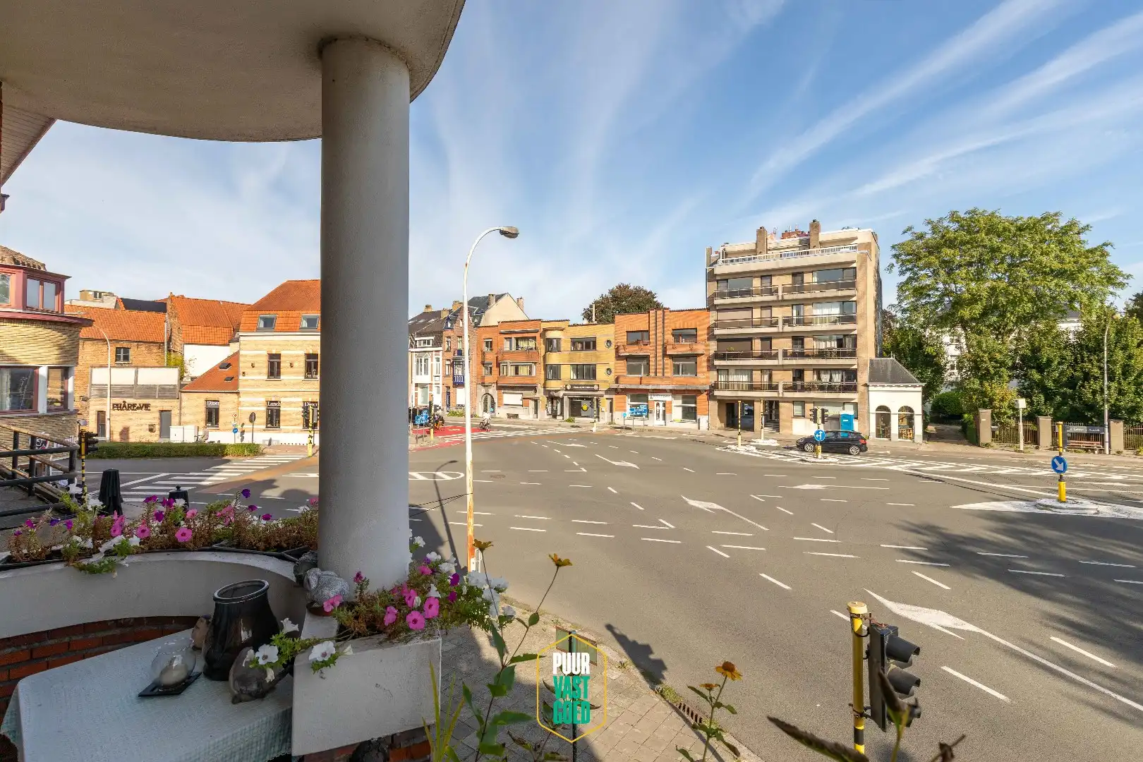 Art Deco opbrengsteigendom aan de rand van stad foto 2