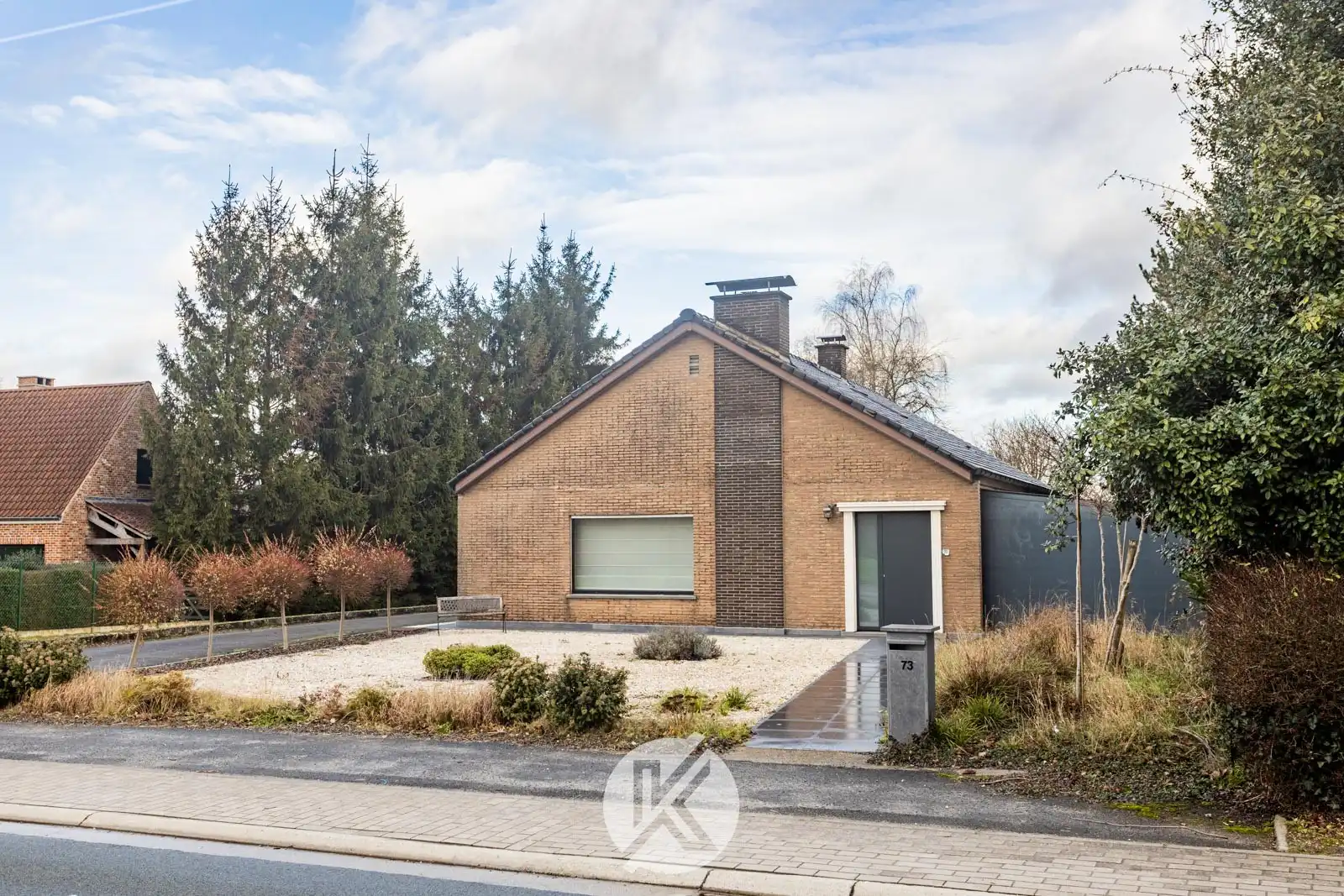 Ruime woning met uitzicht op omliggend landschap foto 12