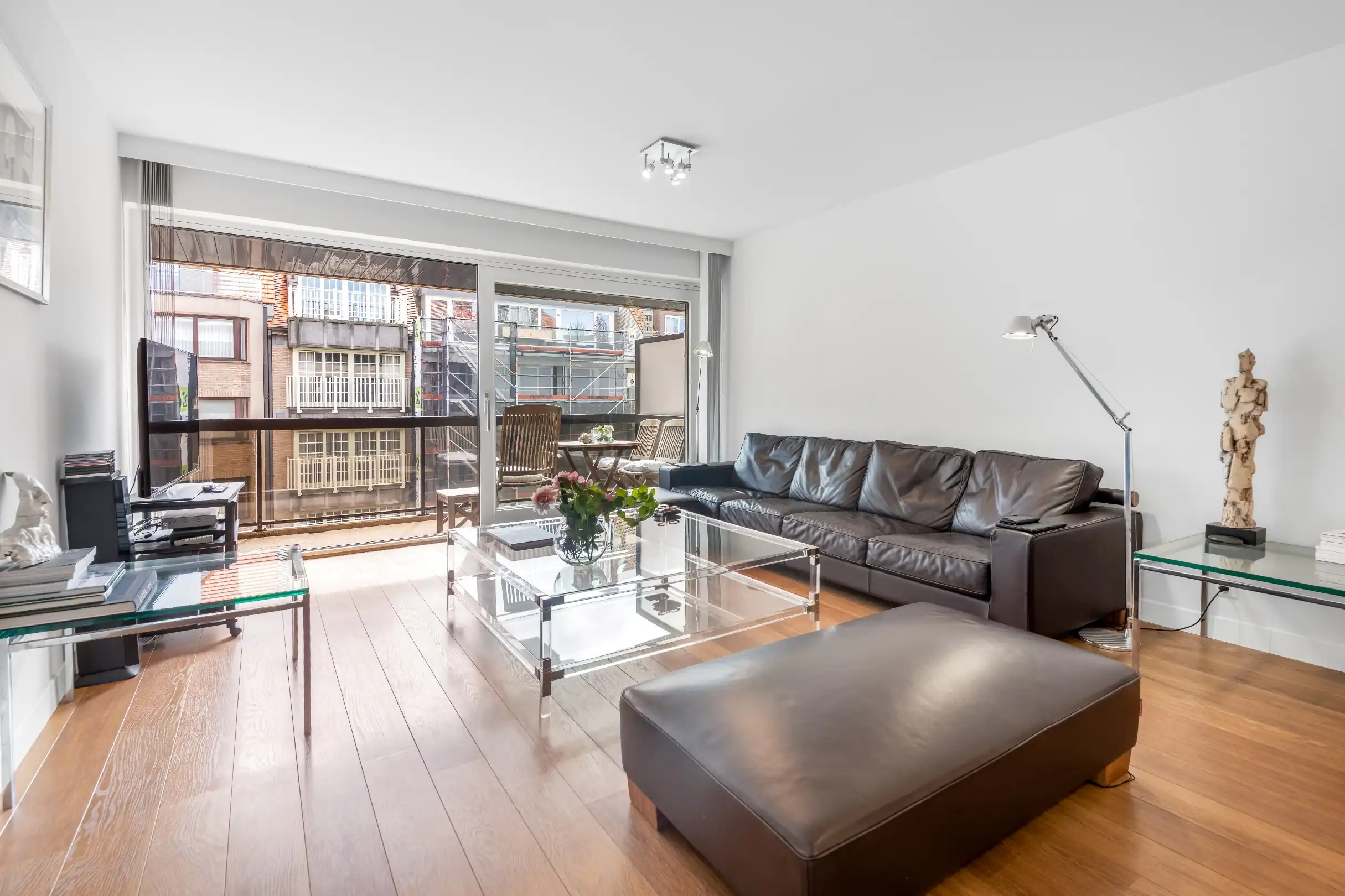 Instapklaar zuidgericht appartement, centraal gelegen dichtbij het strand en de winkels. Parking mogelijk. foto 6