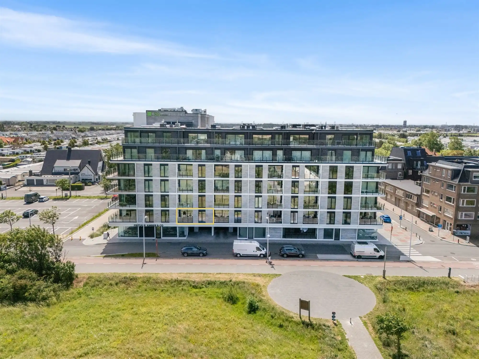 Luxueus (quasi nieuw) appartement vlakbij het strand!  foto 23