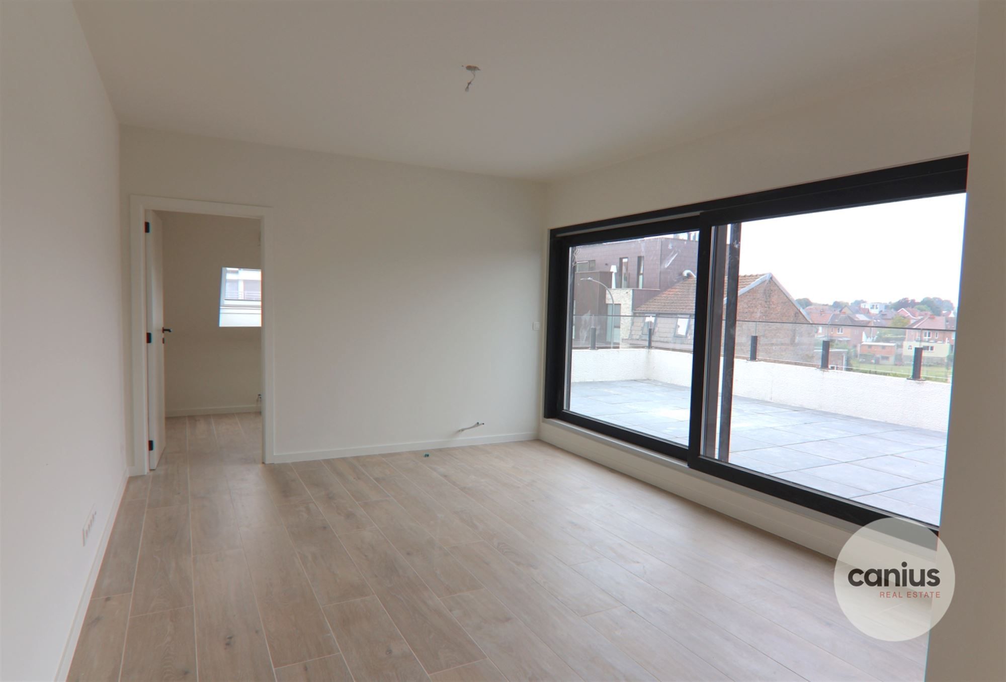 RUIM APPARTEMENT MET TWEE SLPK EN TERRAS VAN 25 M² foto 6