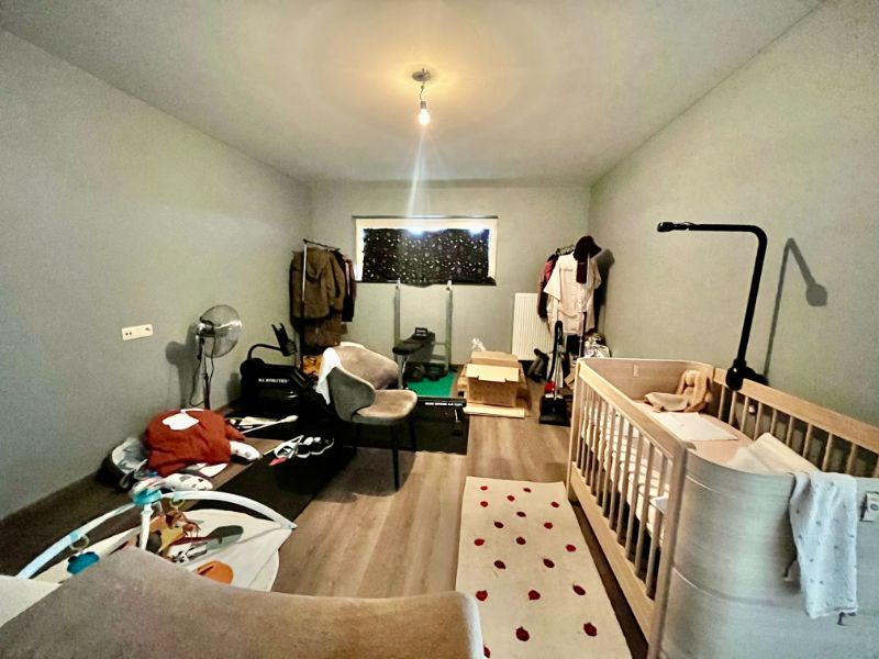 RECENTE WONING MET DRIE SLAAPKAMERS - ZONOVERGOTEN TUIN EN GARAGE foto 11