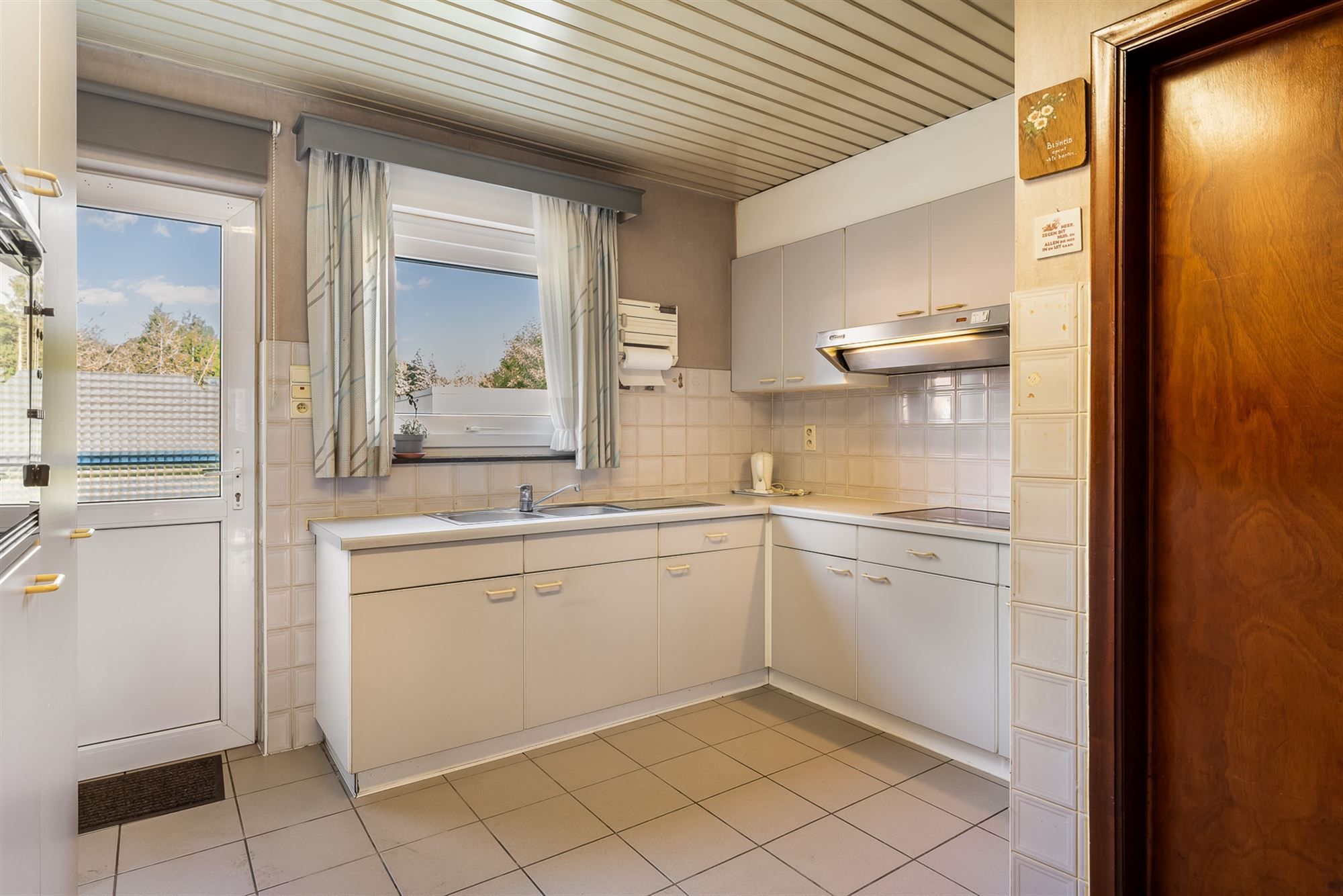 OP TE FRISSEN WONING MET 4 SLAAPKAMERS RUSTIG GELEGEN OP EEN UITGESTREKT PERCEEL VAN 16A75CA TE HAM foto 10