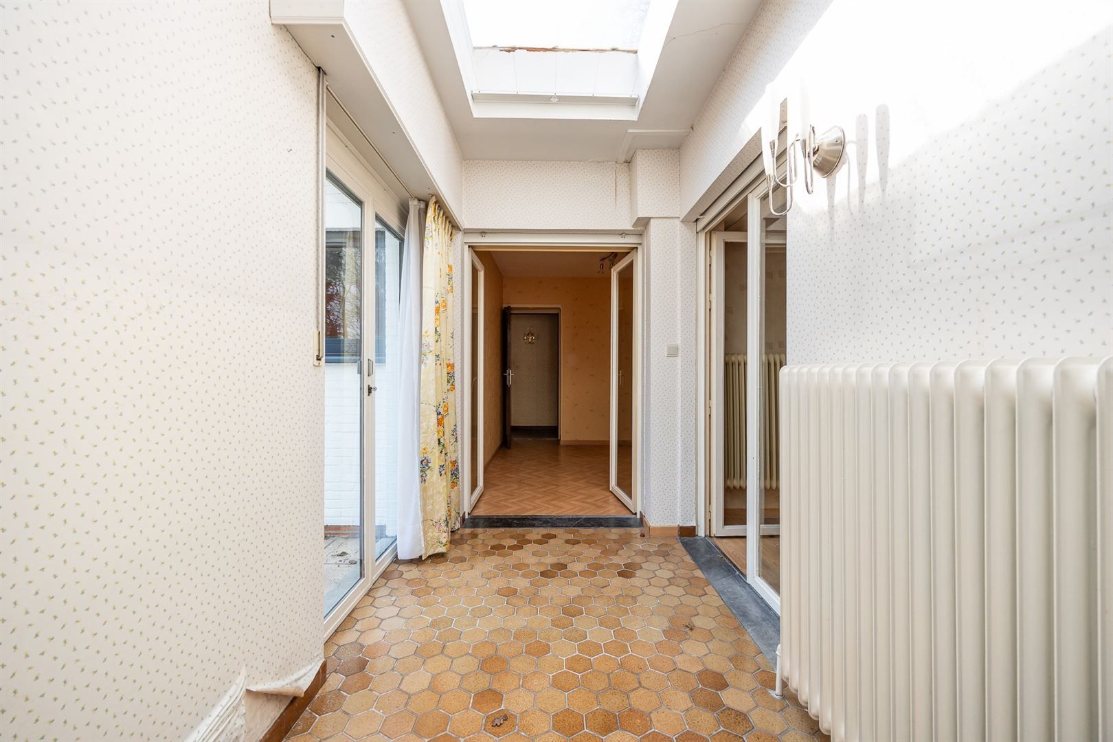 Te renoveren laagbouwvilla met Engelse tuin foto 20
