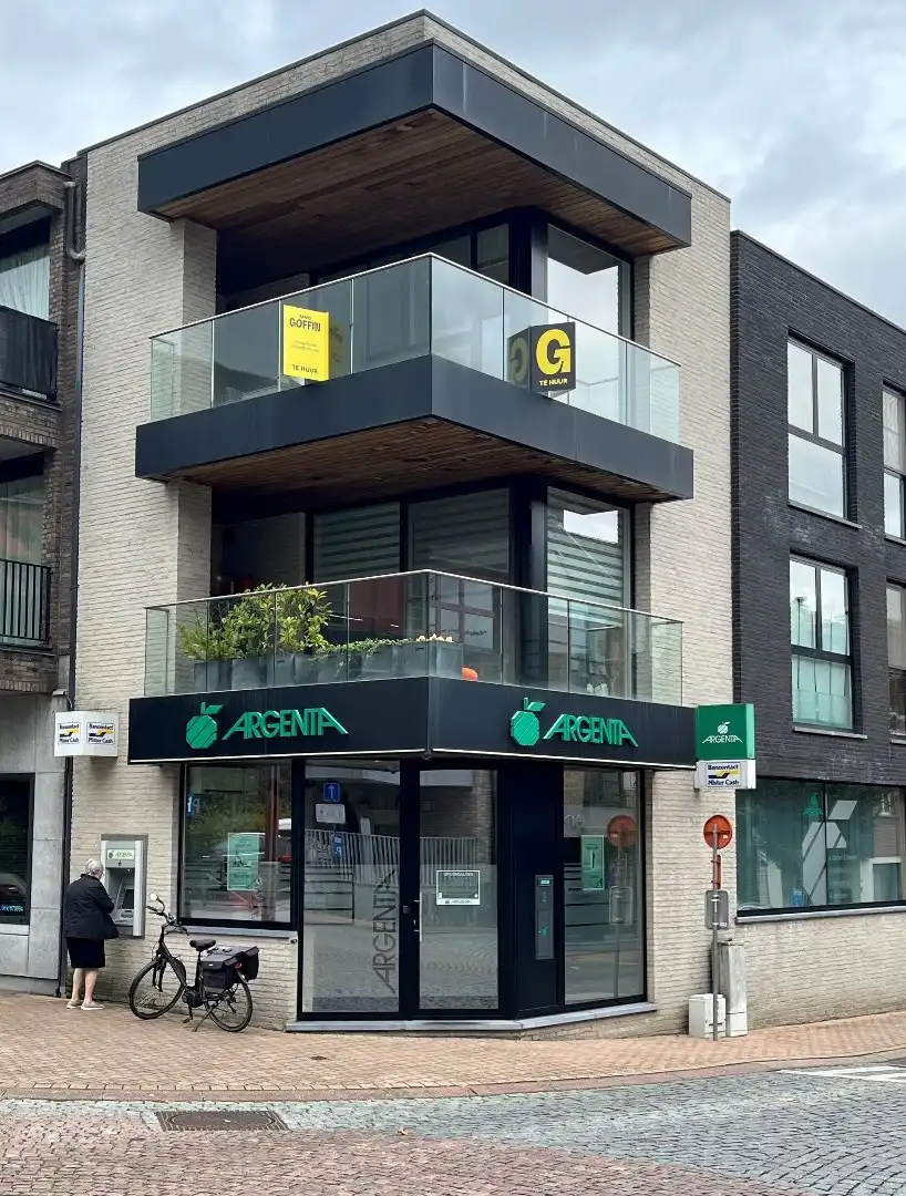 Knap en zeer degelijk afgewerkt twee-slaapkamer appartement met terras in hartje Hoeselt foto 4