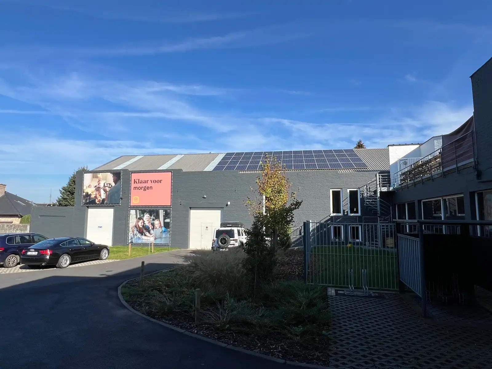 Opslagloods met kantoorfunctie op TOP - locatie te 1500 Halle. foto 2