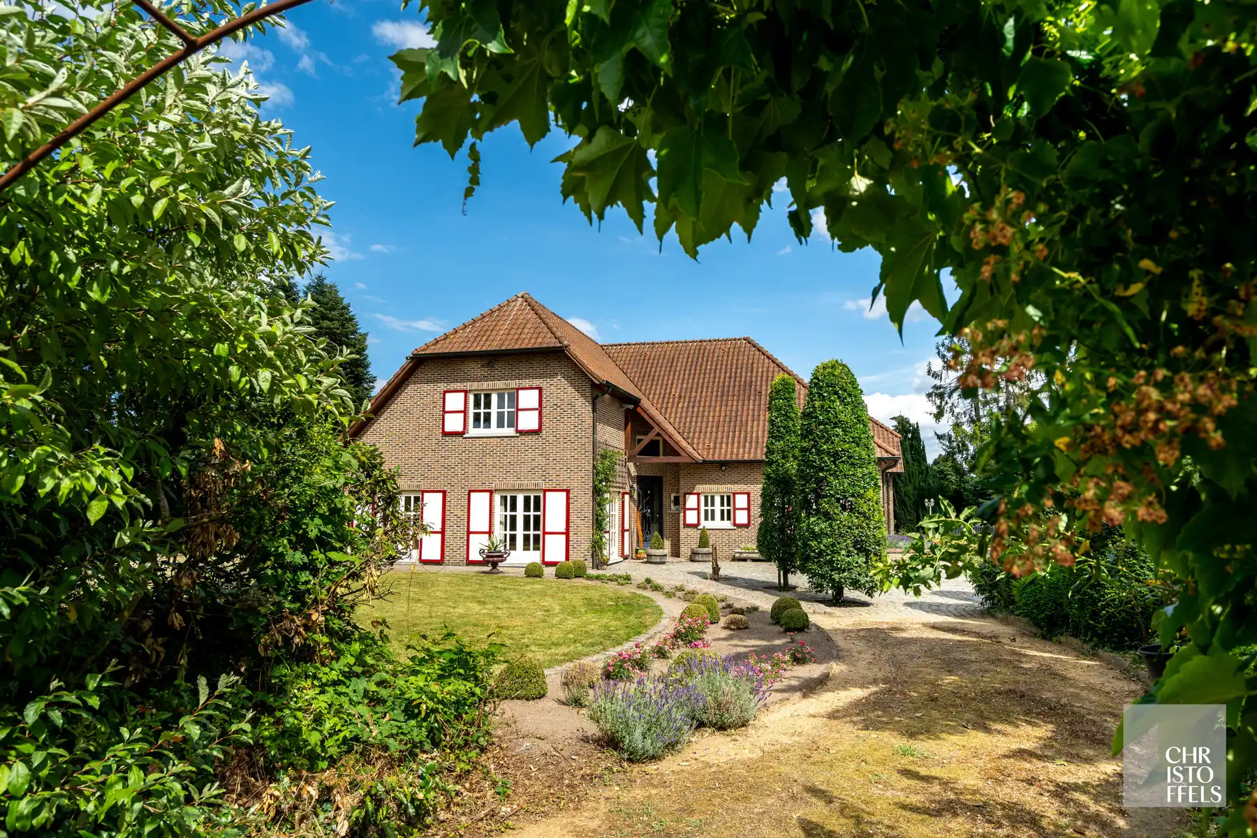 Riante en verzorgde villa van 694m2 op 1ha 00a 18ca! foto 12