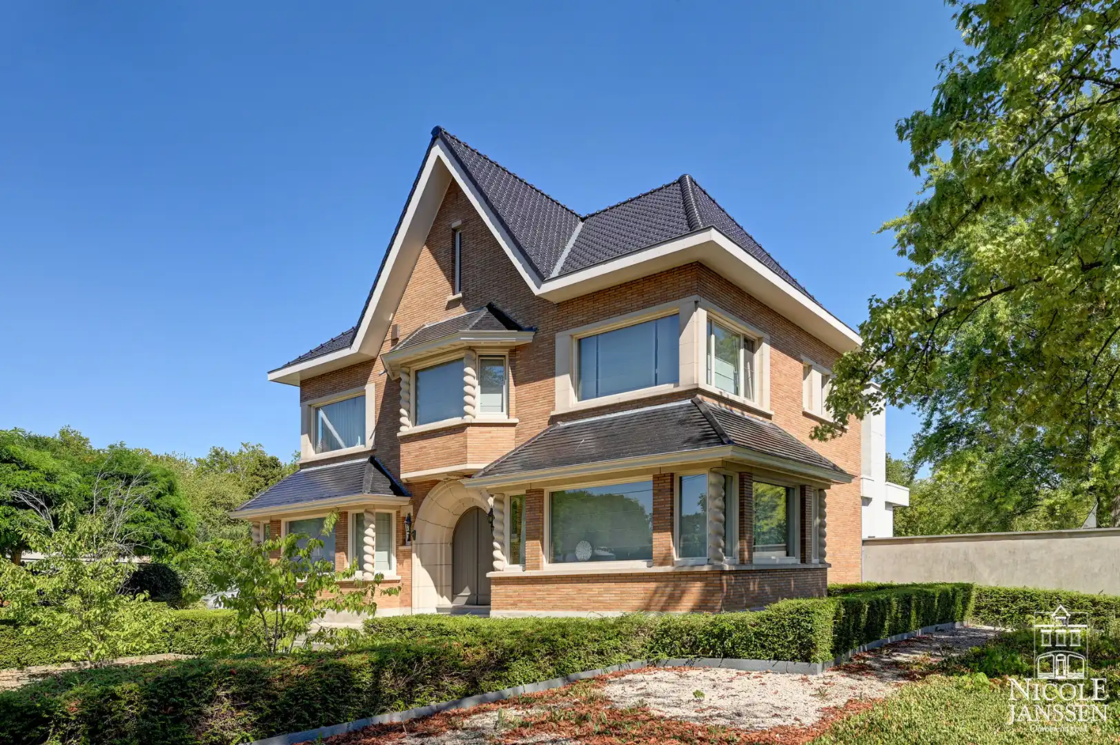 Ruim ingedeeld karakteristiek pand met garage en diepe tuin op een royaal perceel foto 26