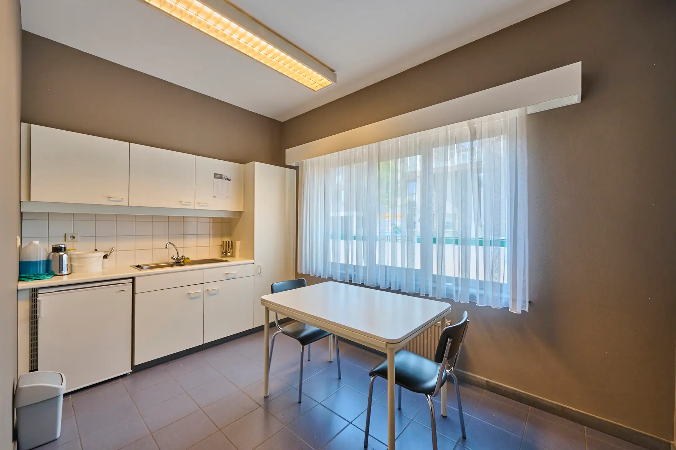 Te huur: kantoor/handelsruimte van 220m² in Hechtel foto 12