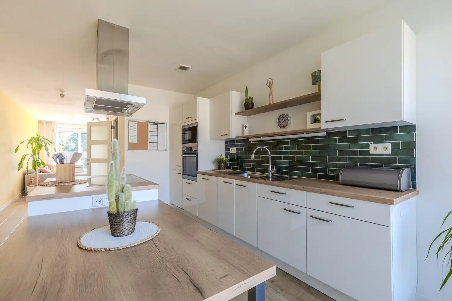 Energiezuinig duplex-appartement met twee slaapkamers, terras en autostaanplaats nabij Maastricht foto {{pictureIndex}}