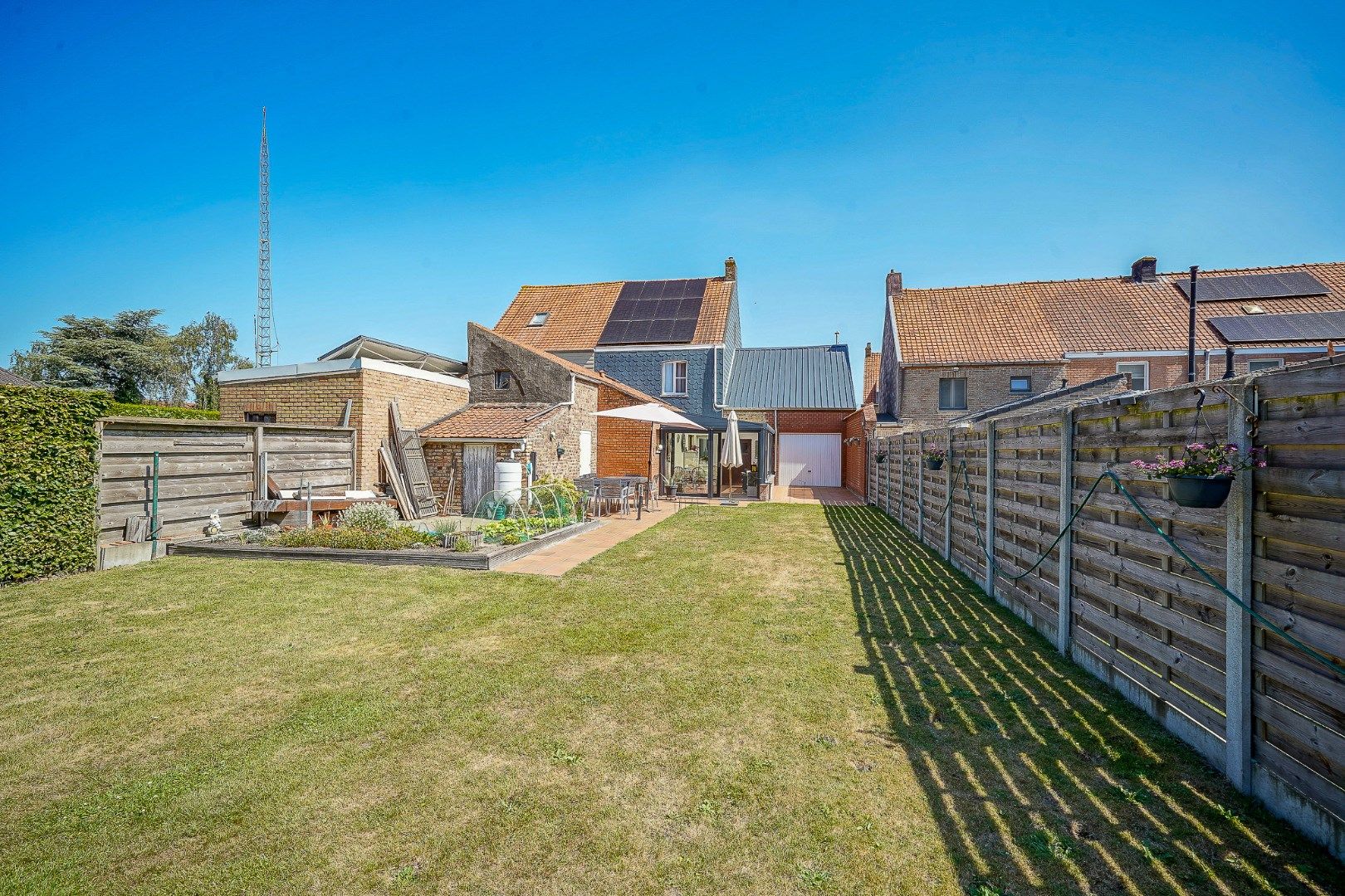 Instapklare gezinswoning met tuin en zonnepanelen nabij Ettelgem foto 2