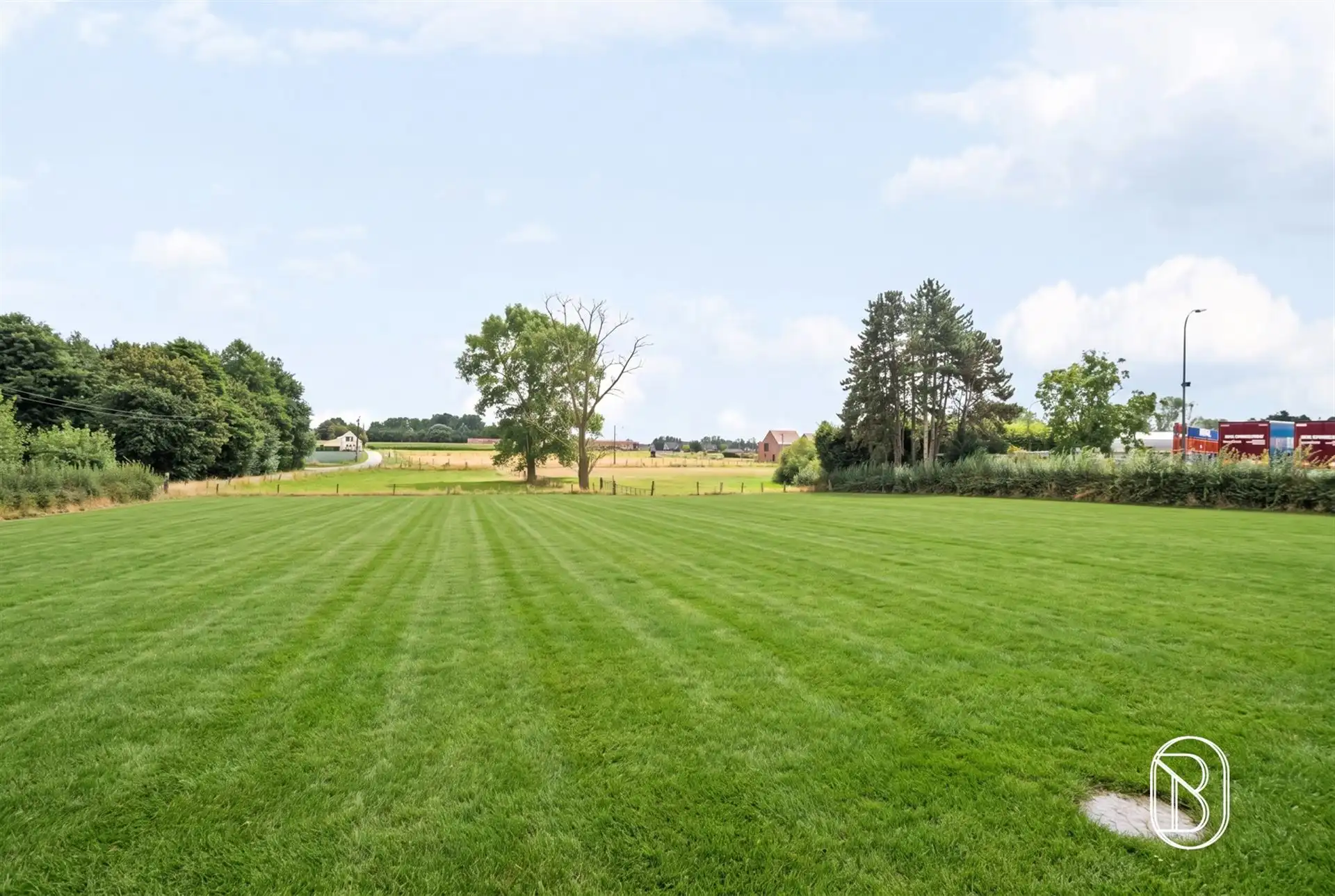 Eigendom met schuur en weide, op 1,6 hectare.  foto 5