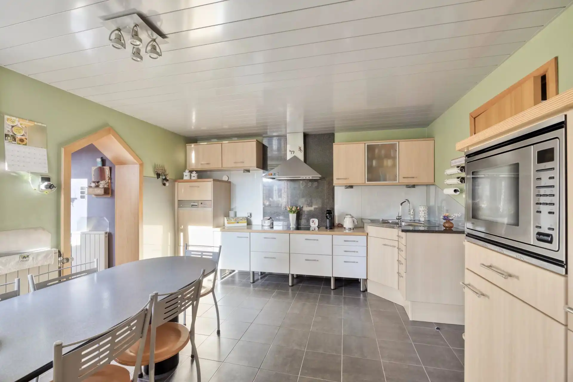 LICHTRIJKE HALFOPEN WONING MET 3 SLPK'S, GARAGE EN ZUIDGERICHTE TUIN IN EIGENBILZEN (BILZEN) foto 8